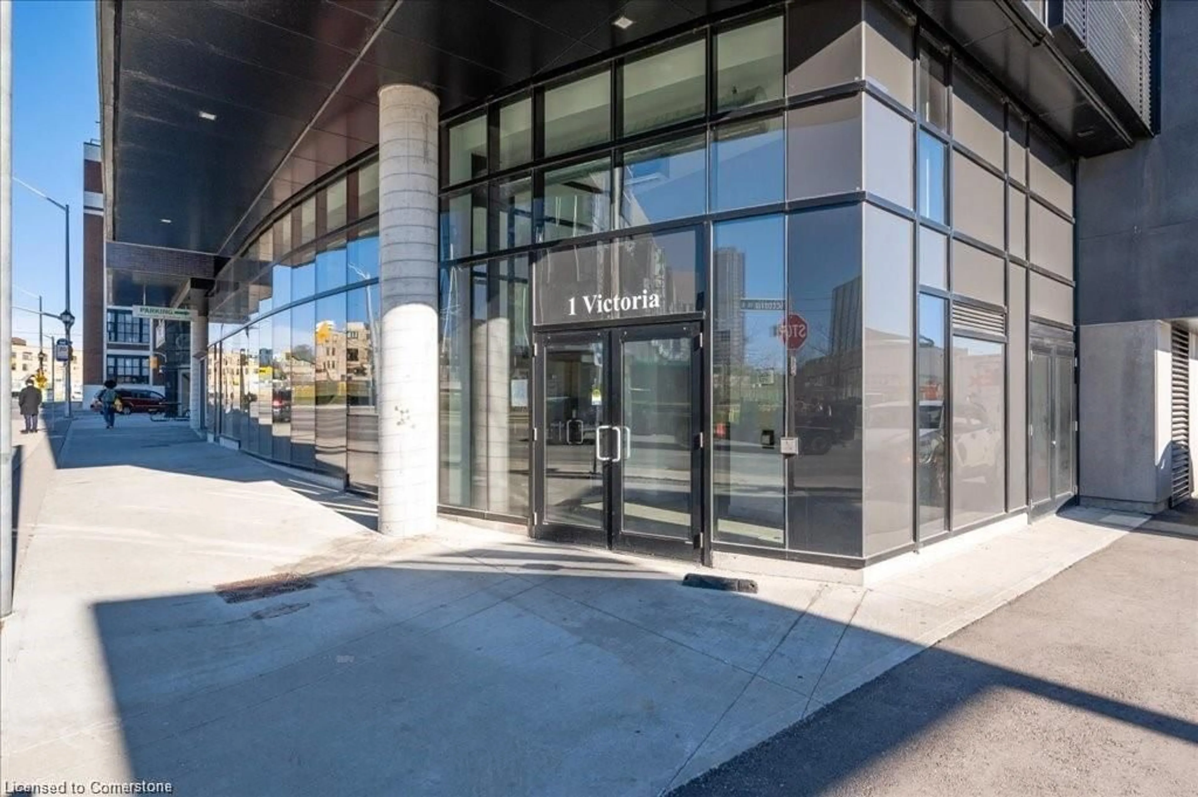 Indoor foyer for 1 Victoria St #811, Kitchener Ontario N2G 0B5