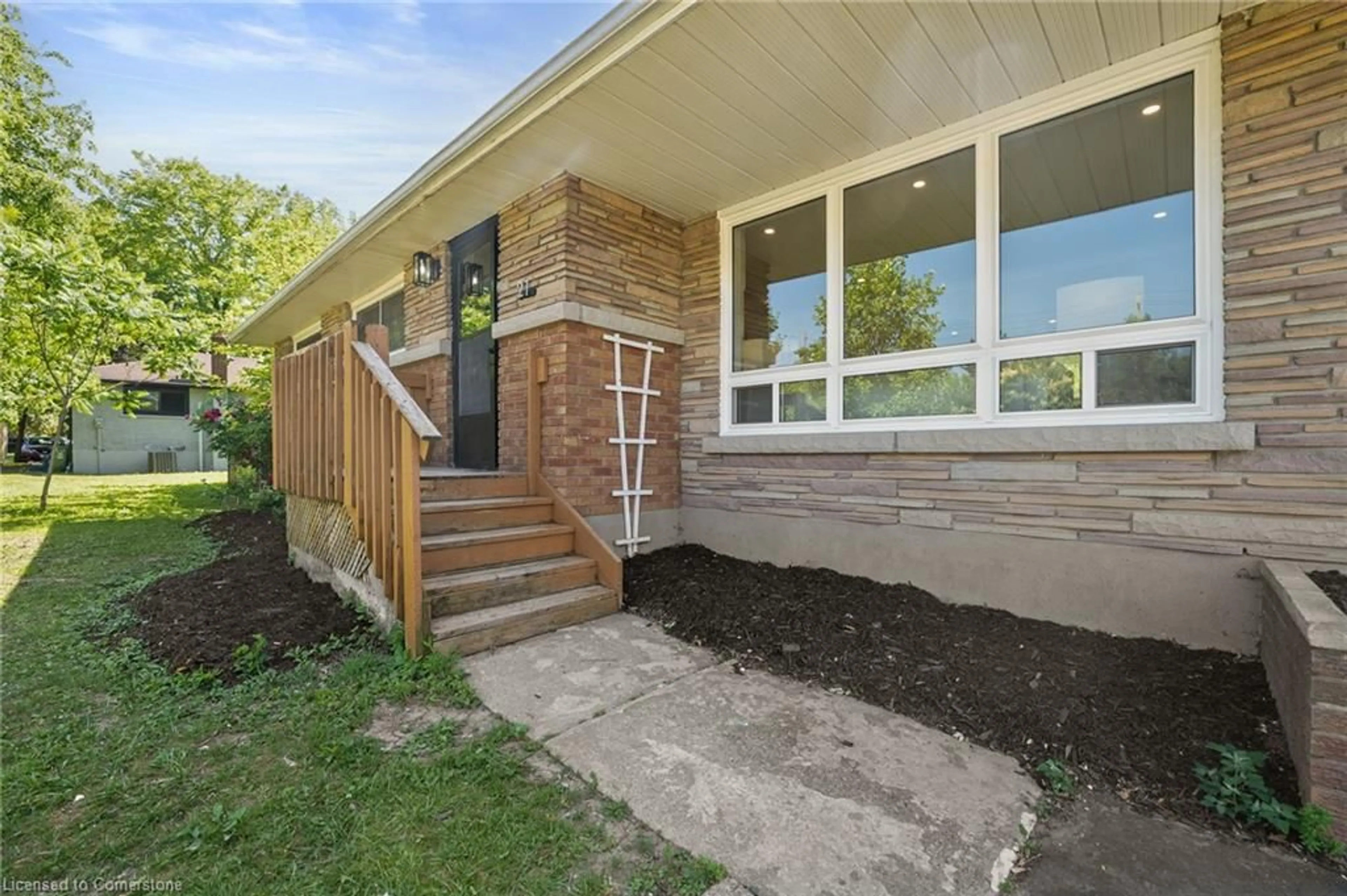 Home with brick exterior material, street for 21 Brookdale Ave, St. Catharines Ontario L2T 2T4