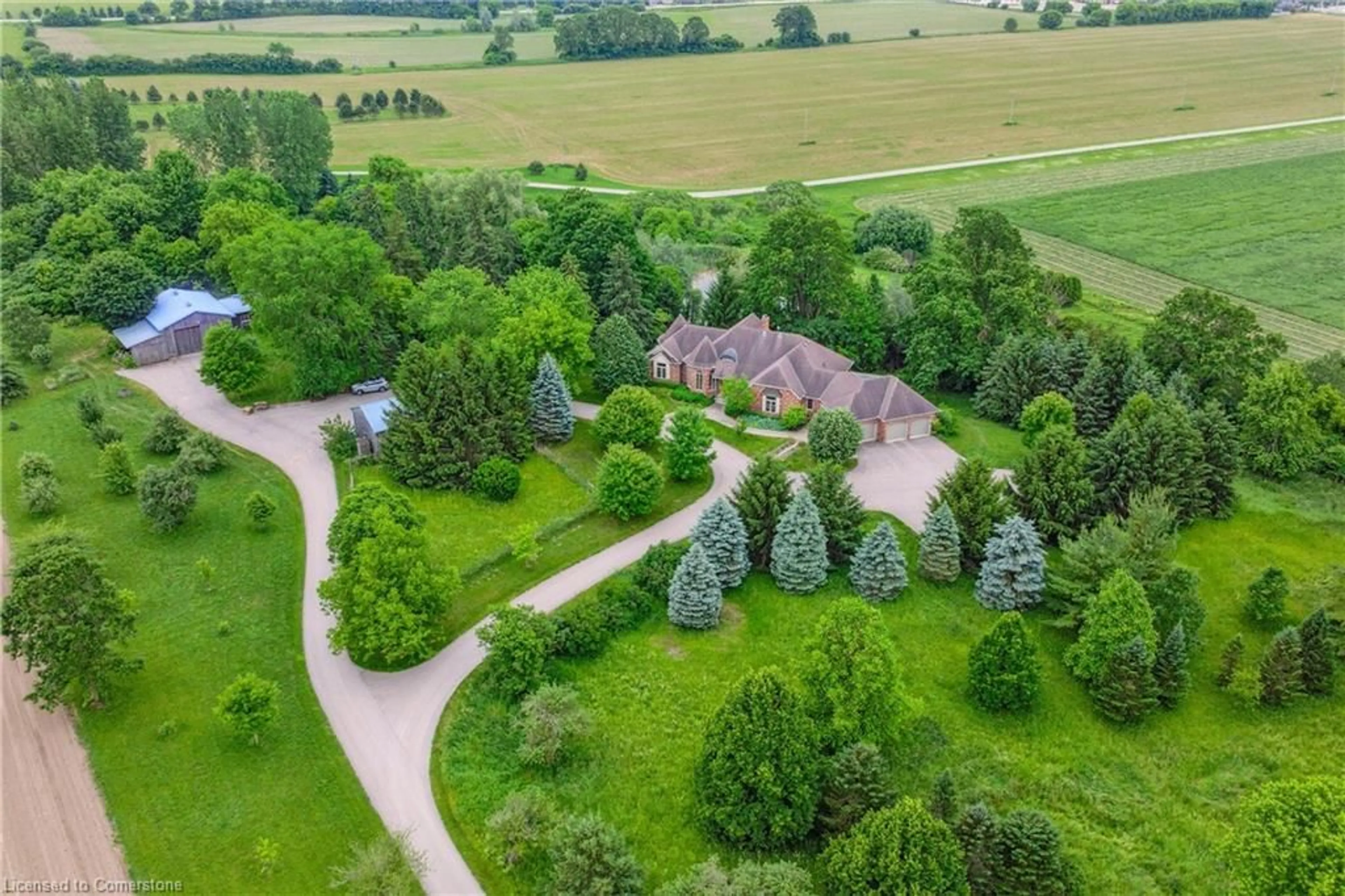 A pic from outside/outdoor area/front of a property/back of a property/a pic from drone, unknown for 1492 Maple Bend Rd, Breslau Ontario N0B 1M0