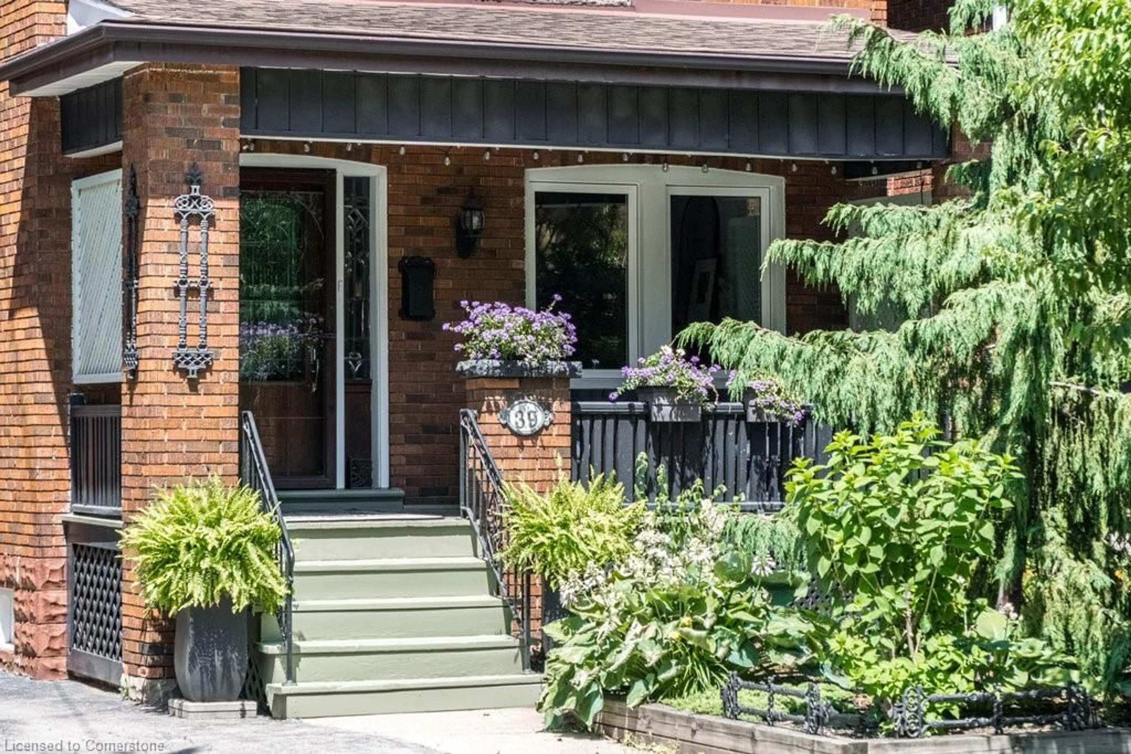 Patio, street for 39 Maplewood Ave, Hamilton Ontario L8M 1W6