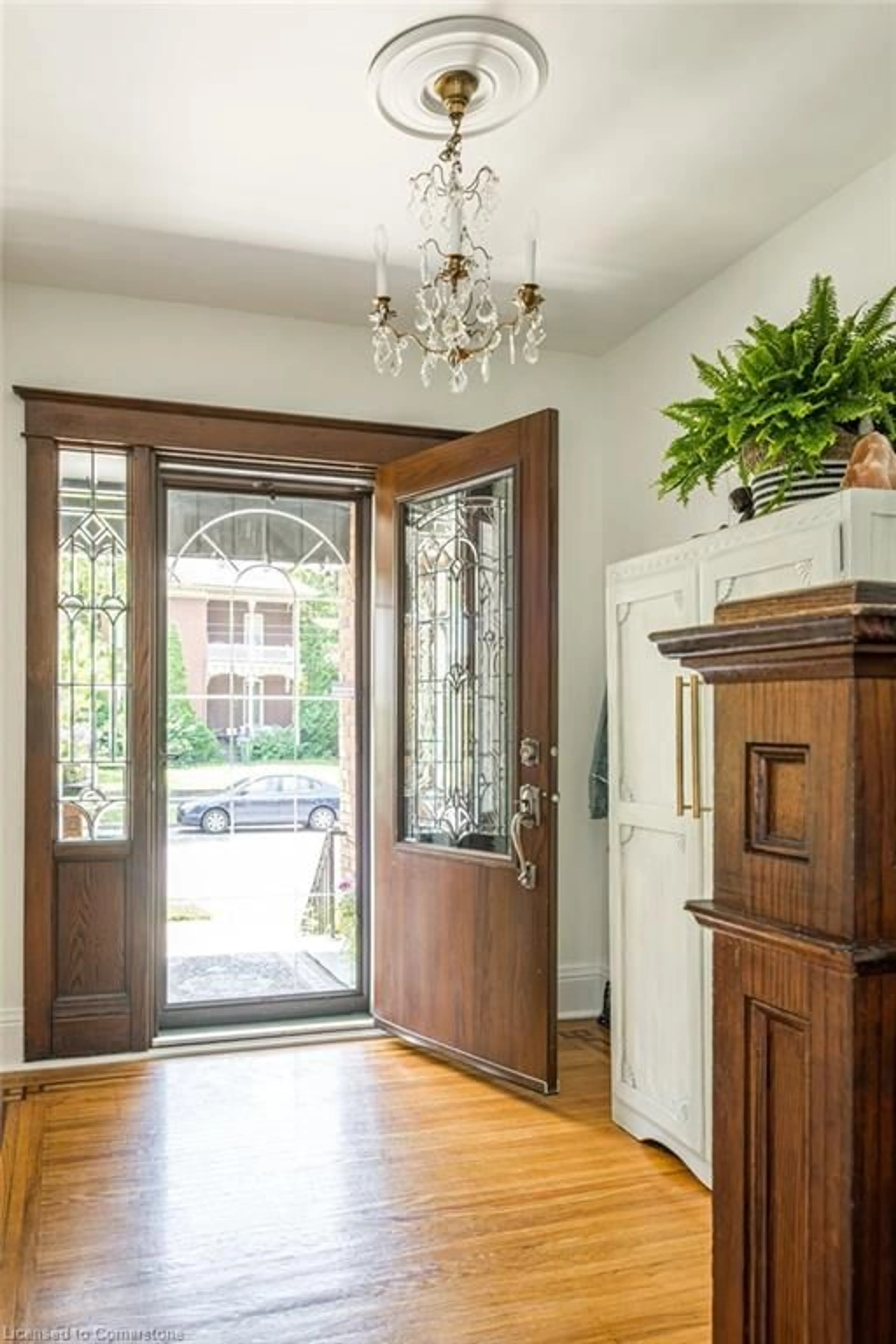 Indoor entryway for 39 Maplewood Ave, Hamilton Ontario L8M 1W6
