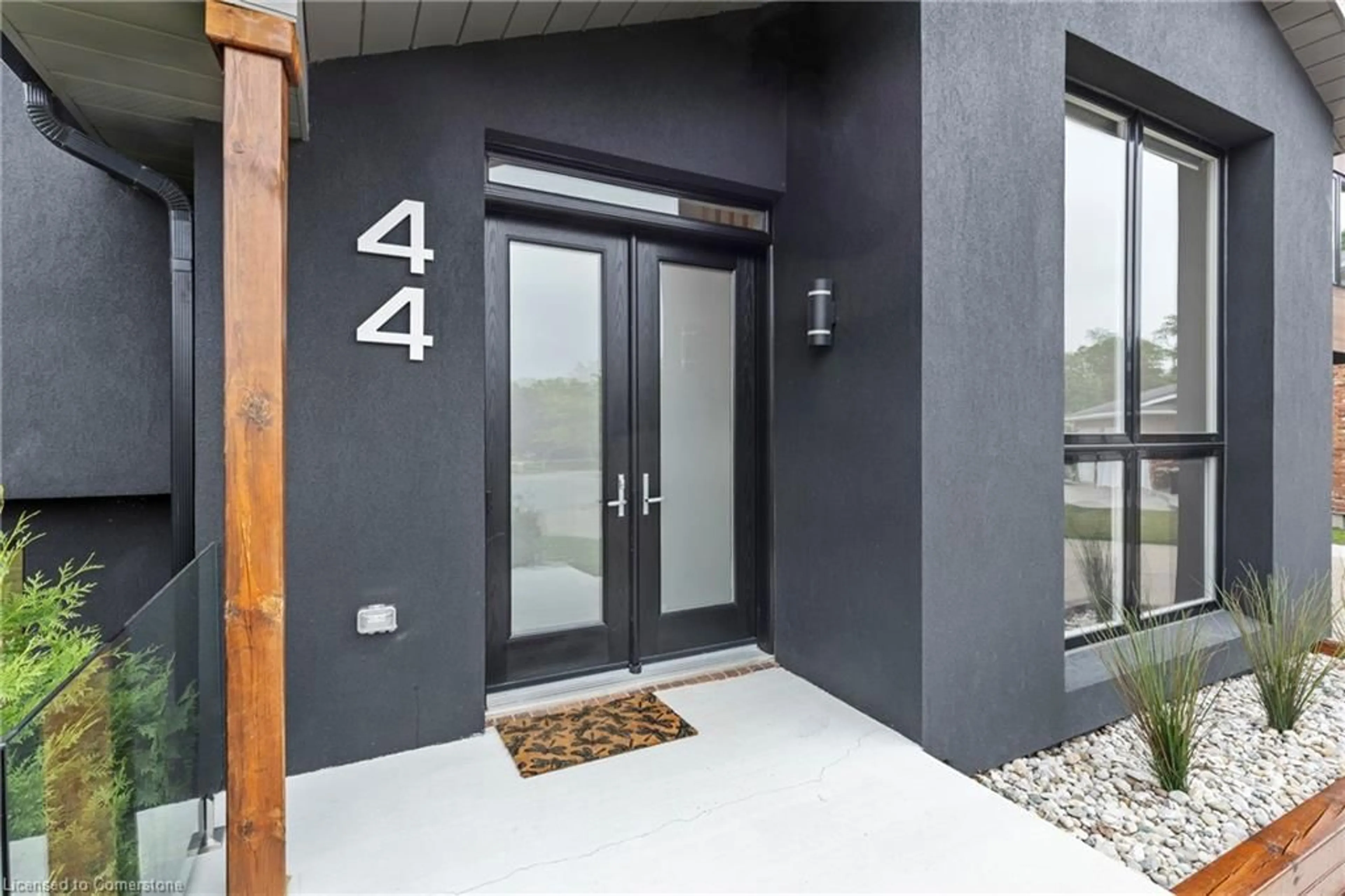 Indoor entryway for 44 Farewell Cres, Smithville Ontario L0R 2A0
