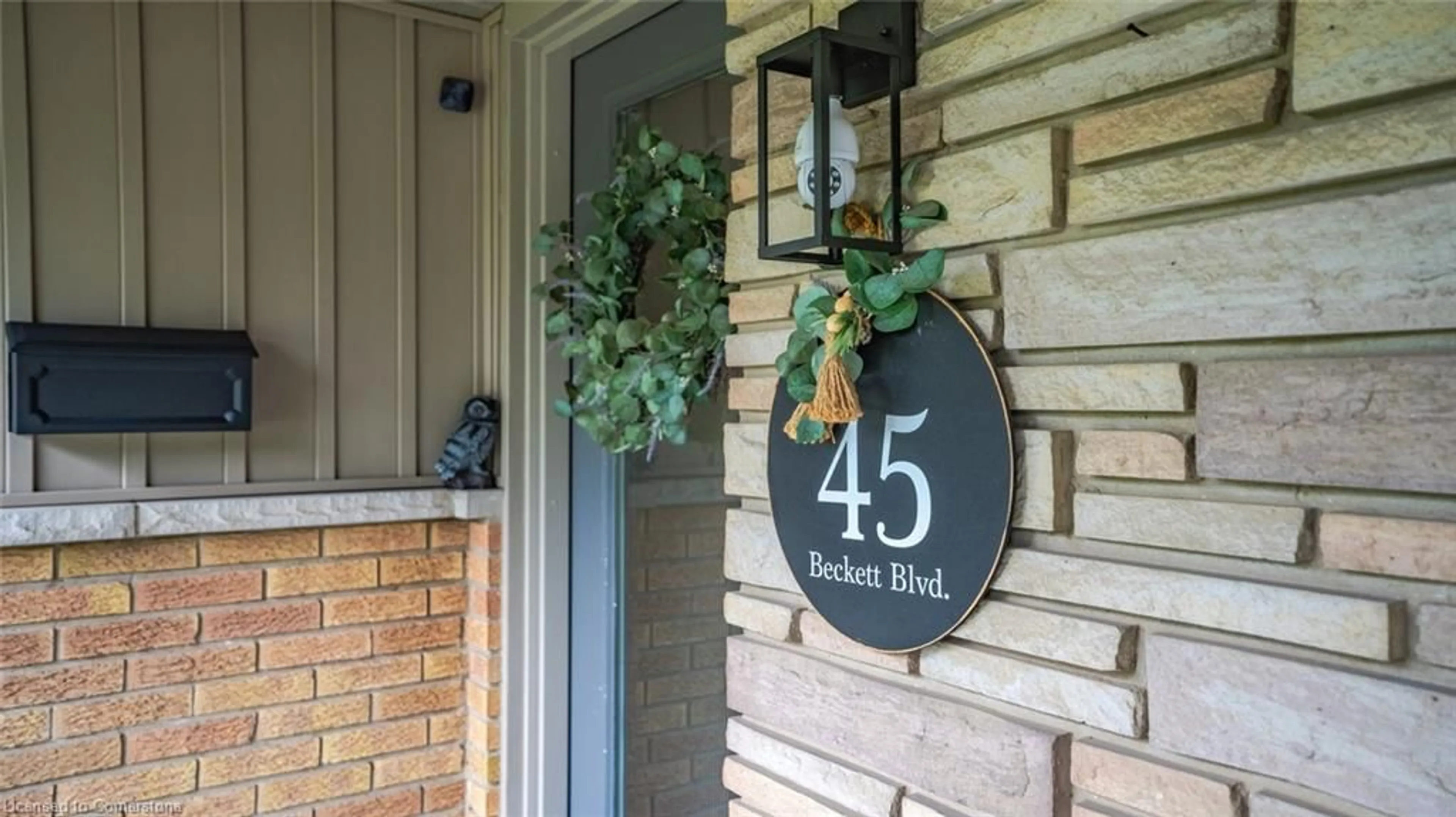 Indoor entryway for 45 Beckett Blvd, Simcoe Ontario N3Y 4C9