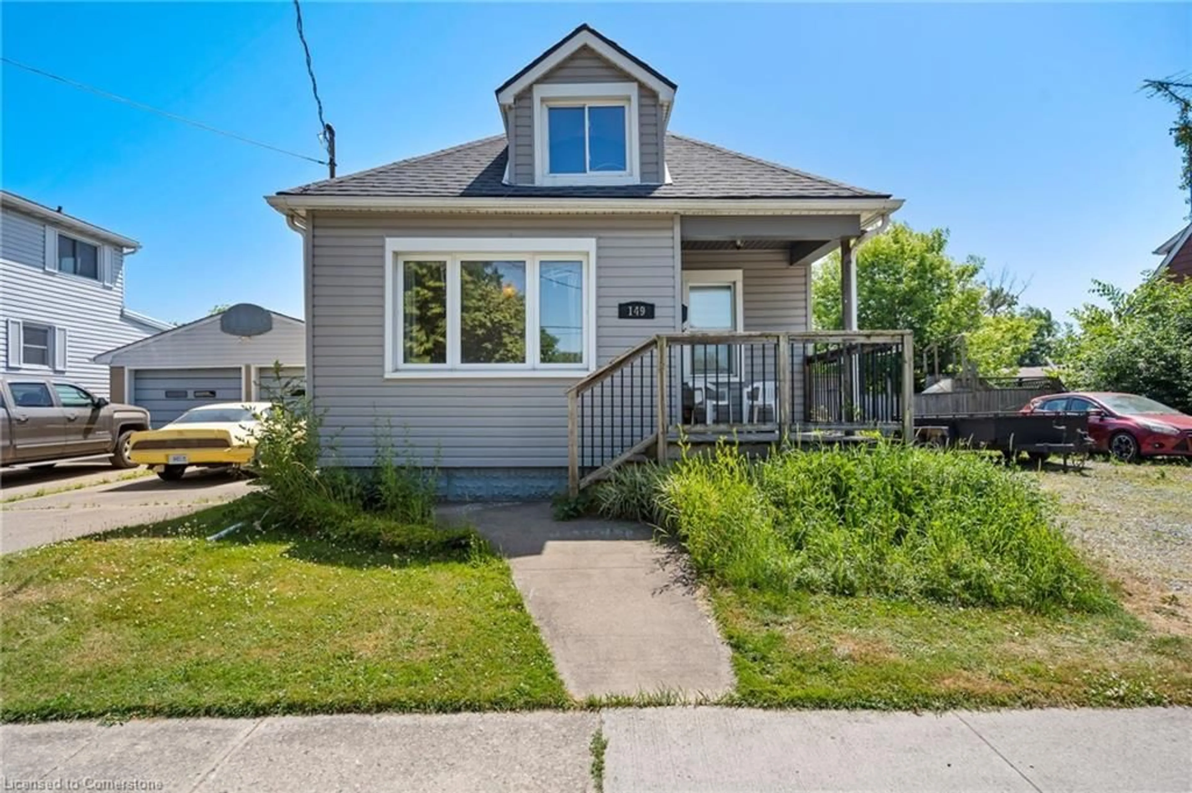 Home with vinyl exterior material, street for 149 Alberta St, Welland Ontario L3B 2V9