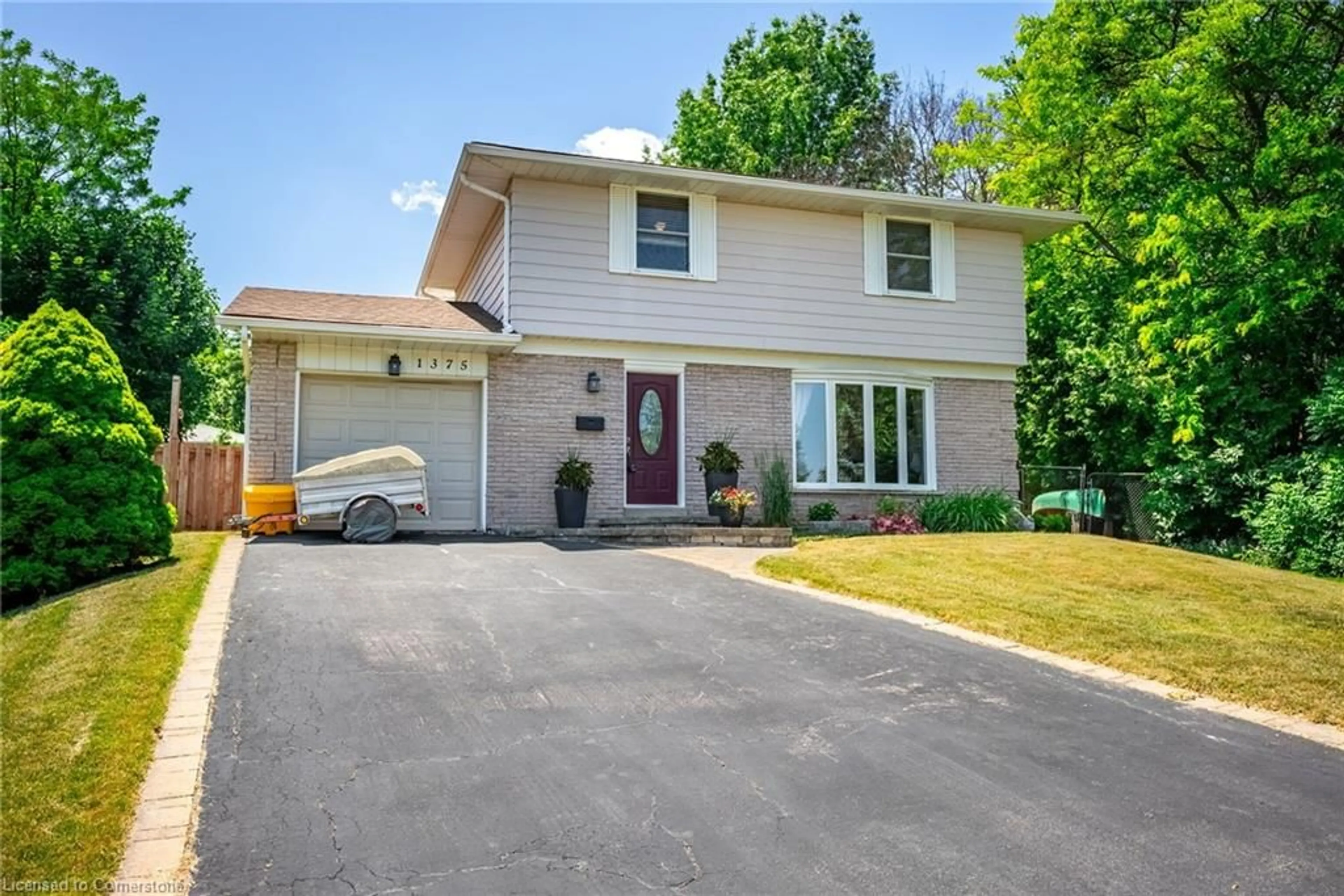 Home with vinyl exterior material, street for 1375 Christina Crt, Burlington Ontario L7P 2V8