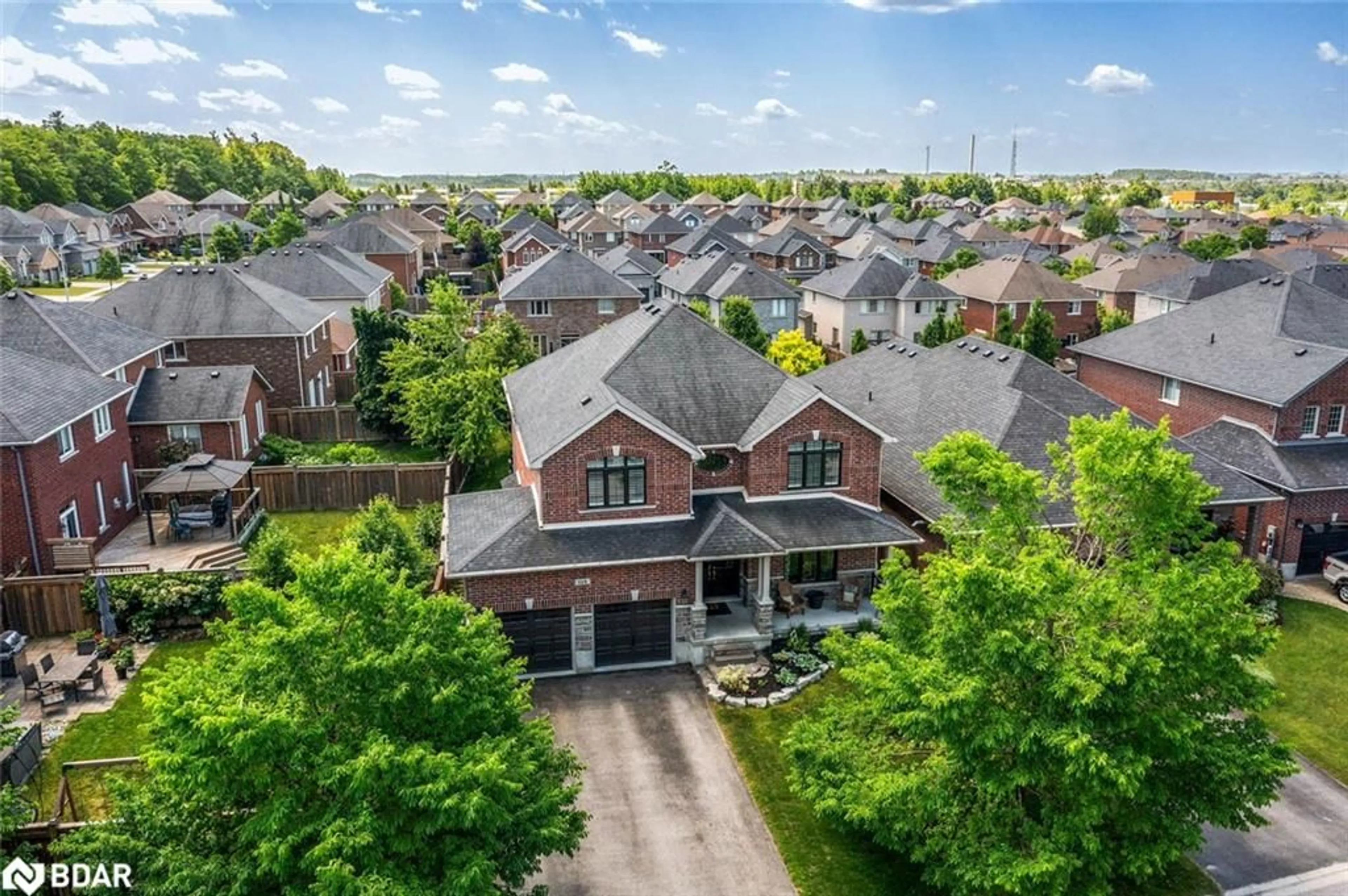 A pic from outside/outdoor area/front of a property/back of a property/a pic from drone, street for 114 Jewel House Lane, Barrie Ontario L4N 0T3