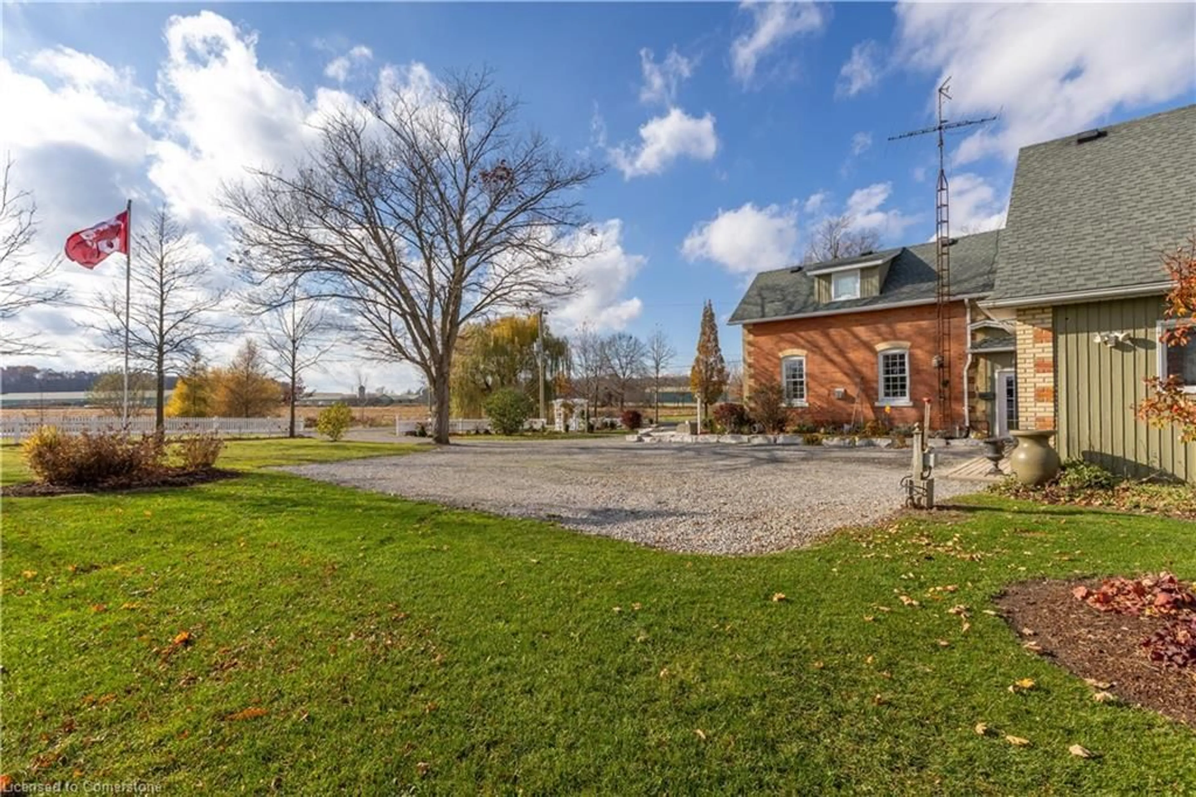 A pic from outside/outdoor area/front of a property/back of a property/a pic from drone, unknown for 4028 River Rd, Caledonia Ontario N3W 1T6