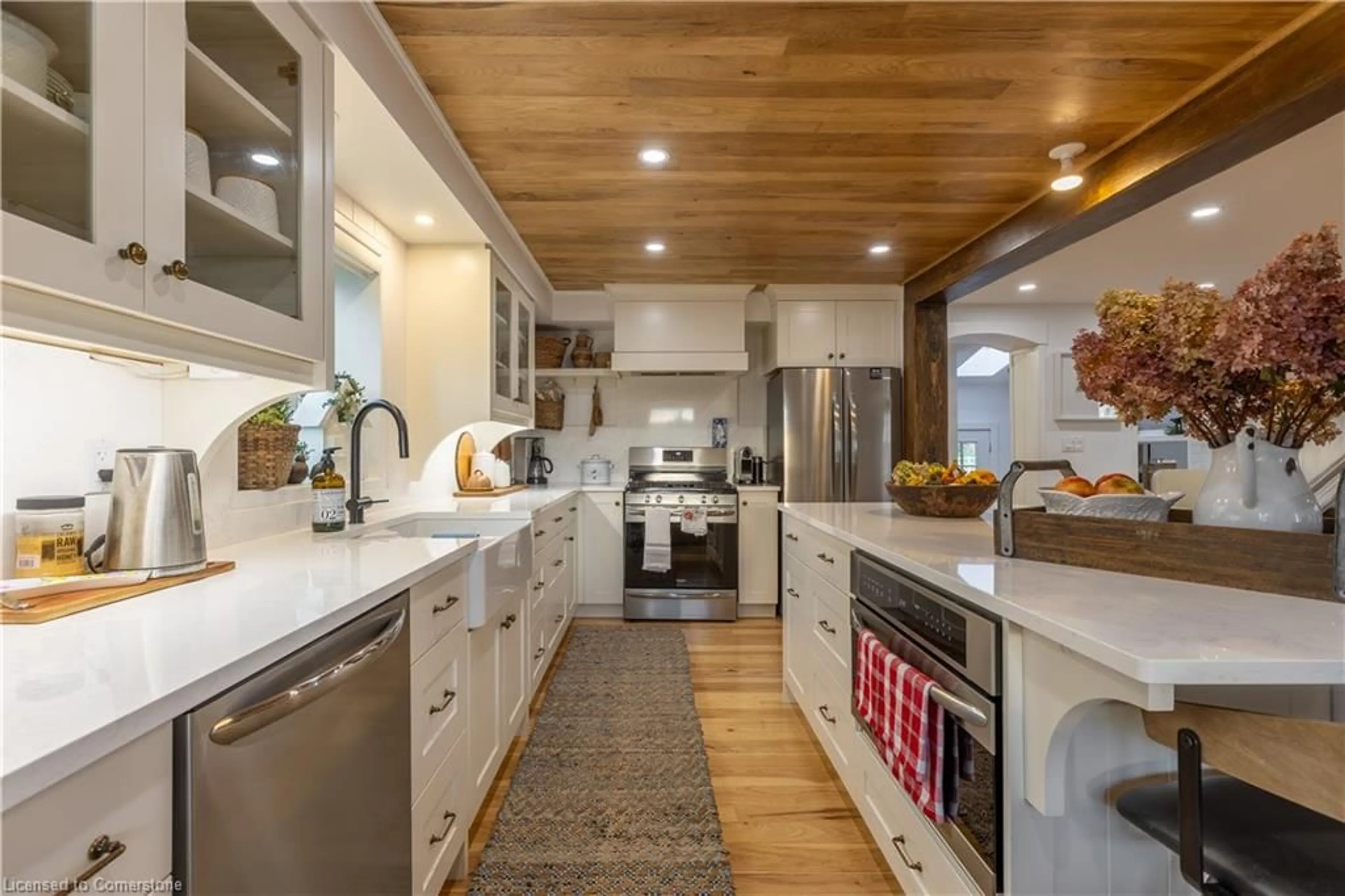 Contemporary kitchen, unknown for 4028 River Rd, Caledonia Ontario N3W 1T6