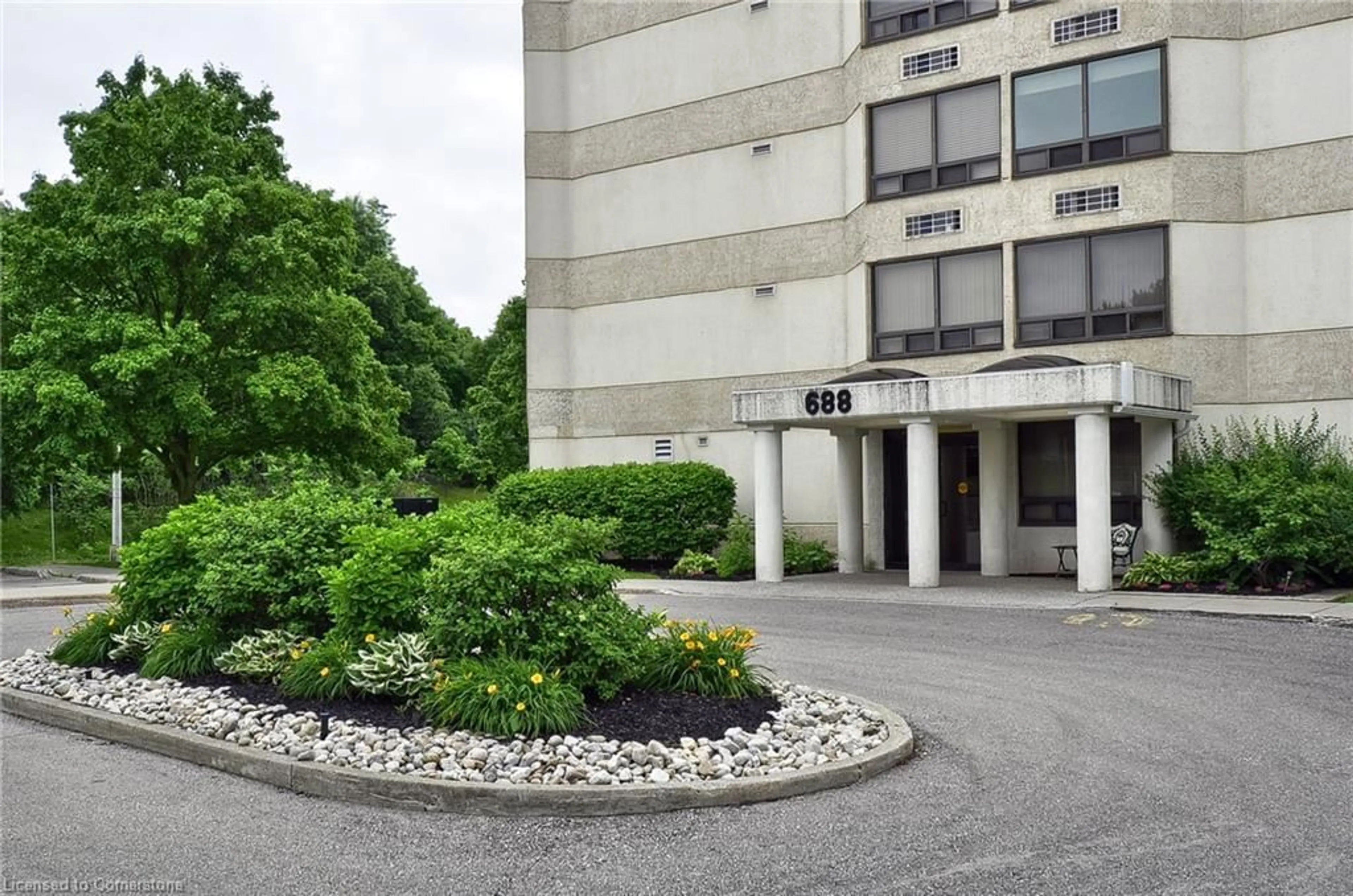 Unknown for 688 Preston Pky #306, Cambridge Ontario N3H 5K6
