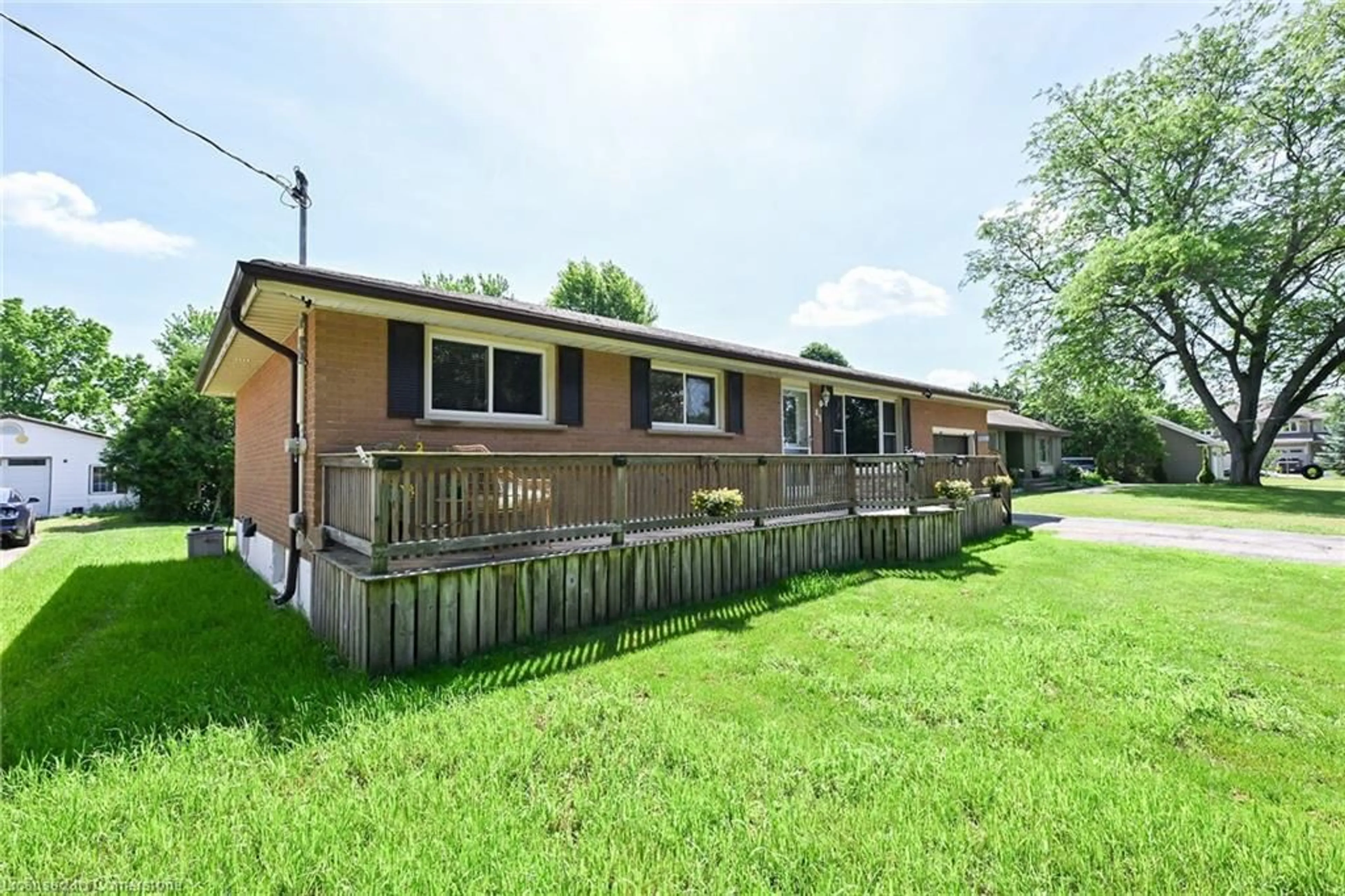 Unknown for 83 Oak Ave, Paris Ontario N3L 3C9