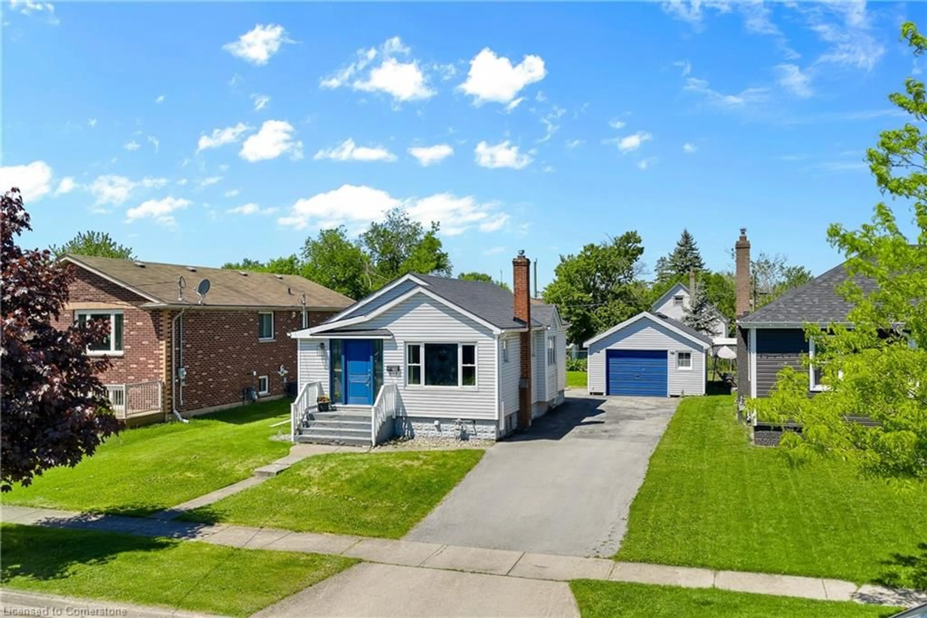 A pic from outside/outdoor area/front of a property/back of a property/a pic from drone, street for 483 Scholfield Ave, Welland Ontario L3B 1N3