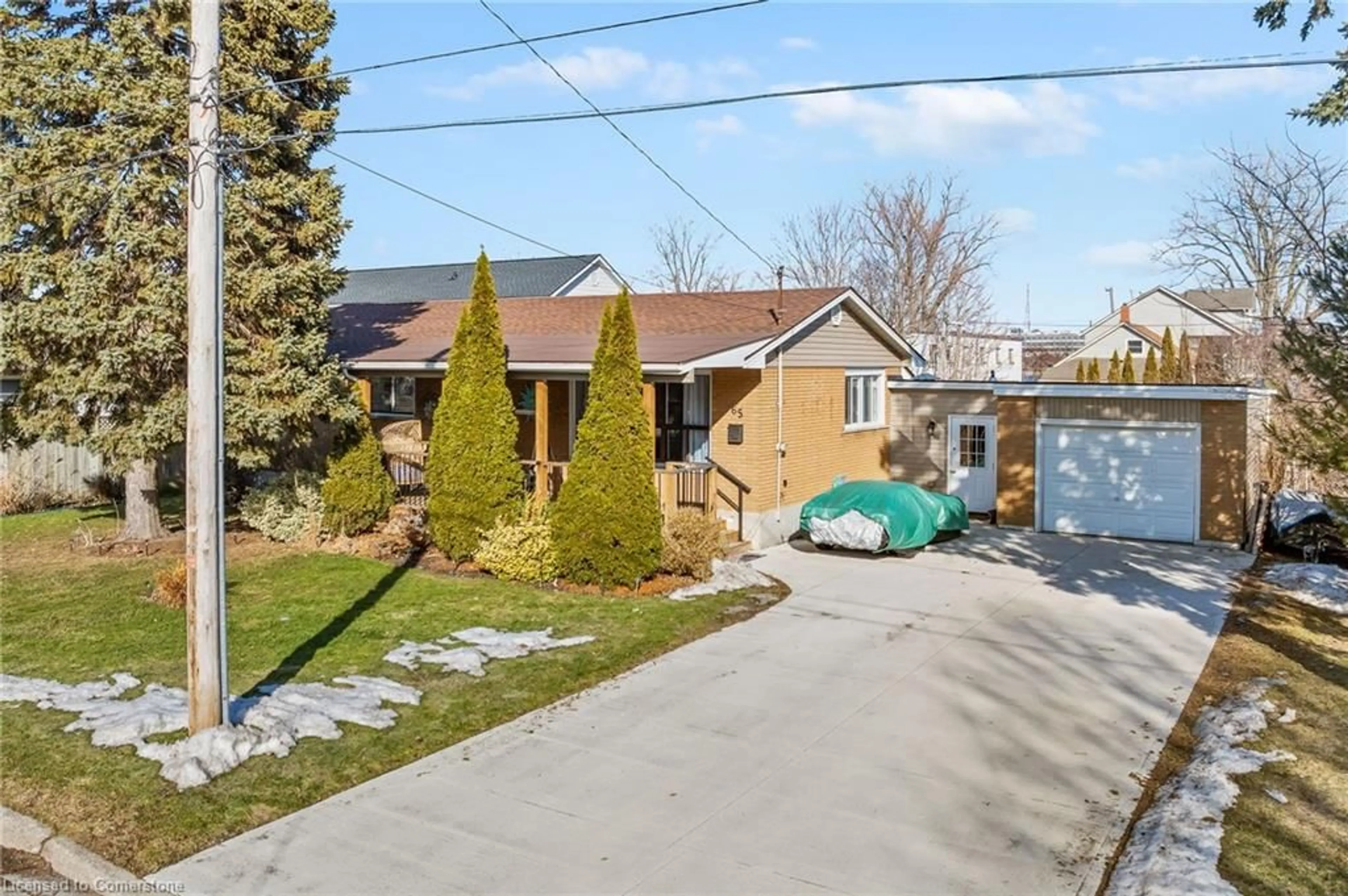 A pic from outside/outdoor area/front of a property/back of a property/a pic from drone, street for 65 Waterloo St, Fort Erie Ontario L2A 3J8
