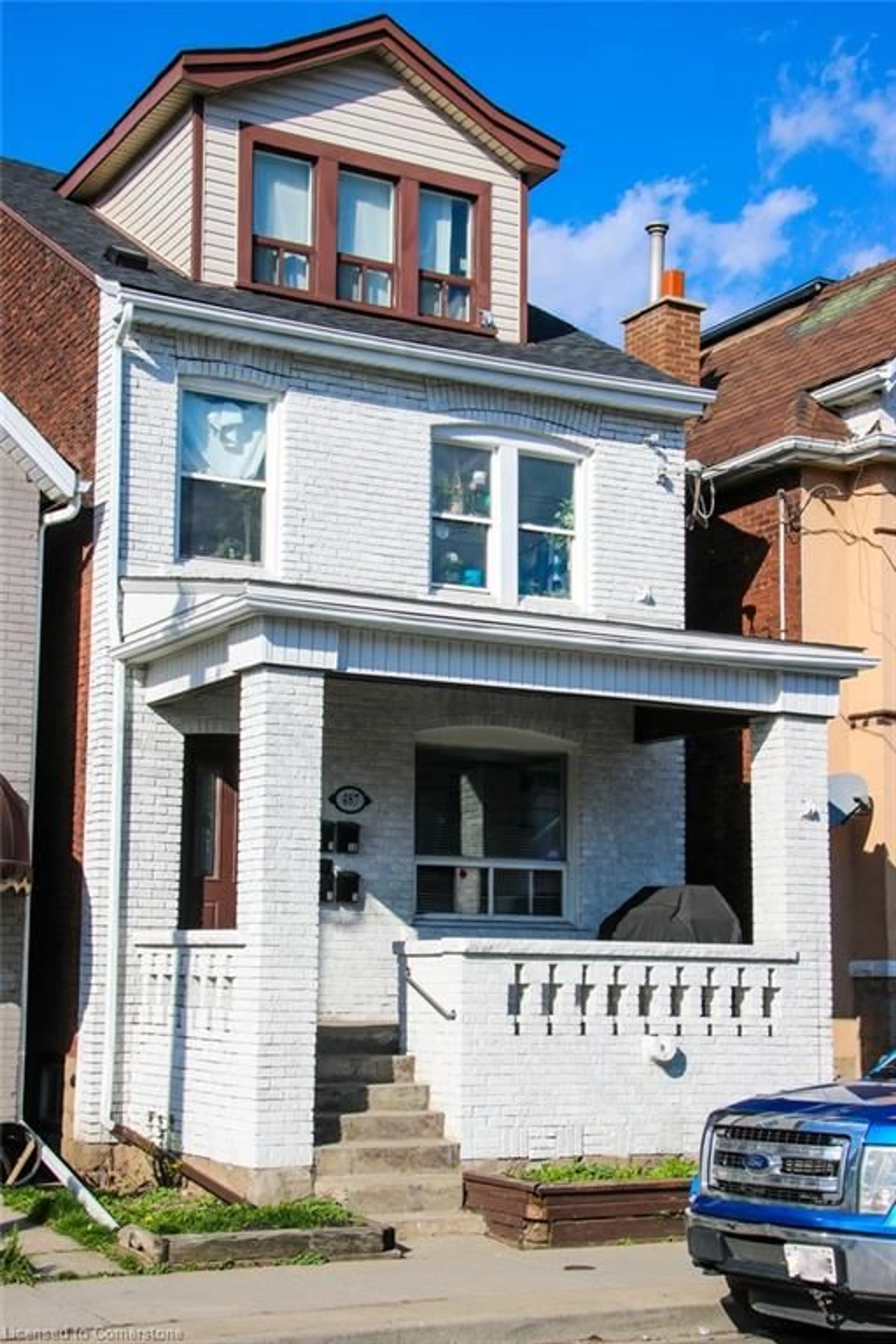 Home with brick exterior material, street for 487 Cannon St, Hamilton Ontario L8L 2E5