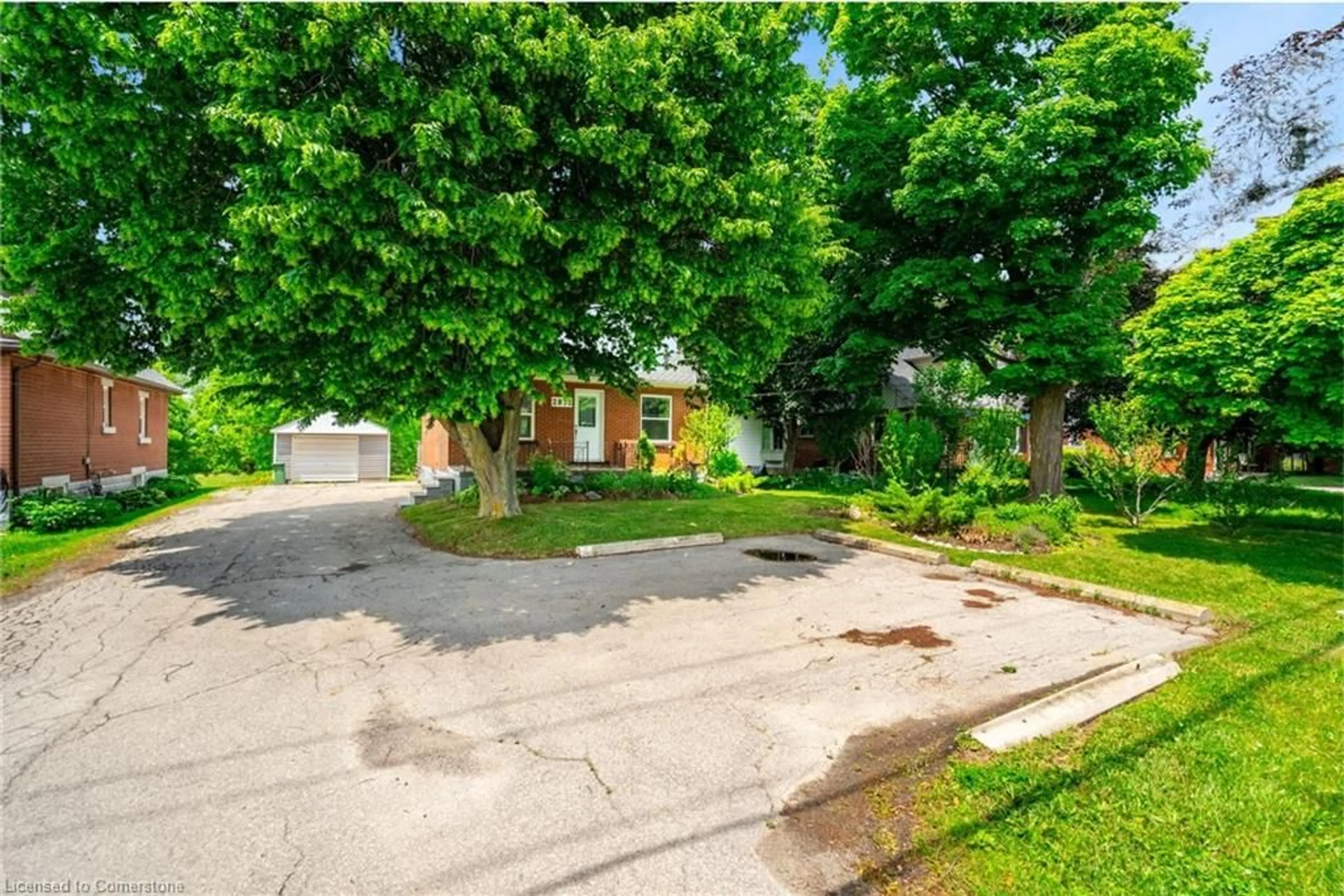 A pic from outside/outdoor area/front of a property/back of a property/a pic from drone, street for 2812 Upper James Street St, Hamilton Ontario L0R 1W0