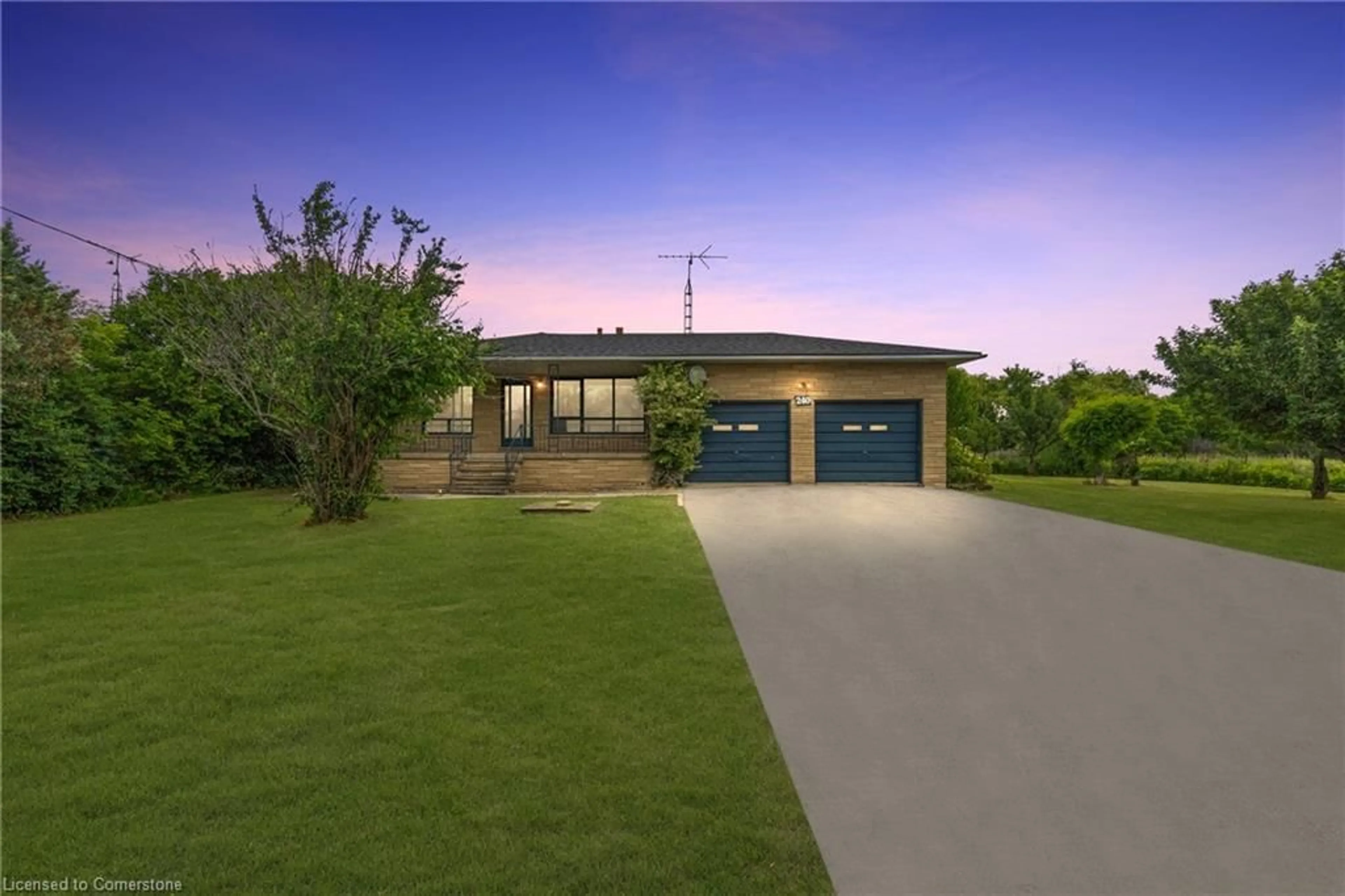 A pic from outside/outdoor area/front of a property/back of a property/a pic from drone, street for 240 Mud St, Grimsby Ontario L0R 1M0