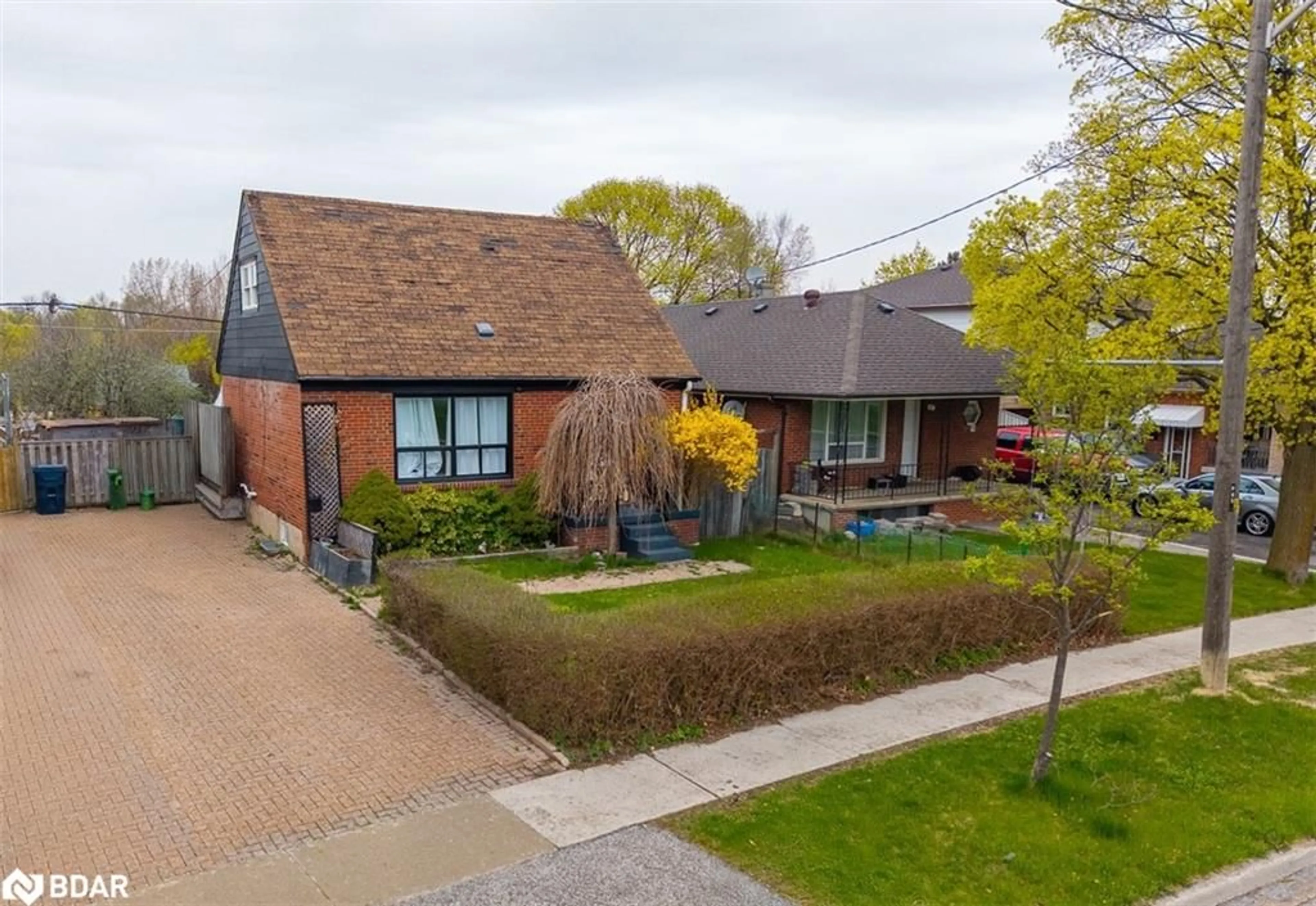 A pic from outside/outdoor area/front of a property/back of a property/a pic from drone, street for 65 Barrhead Cres, Etobicoke Ontario M9W 3Z8