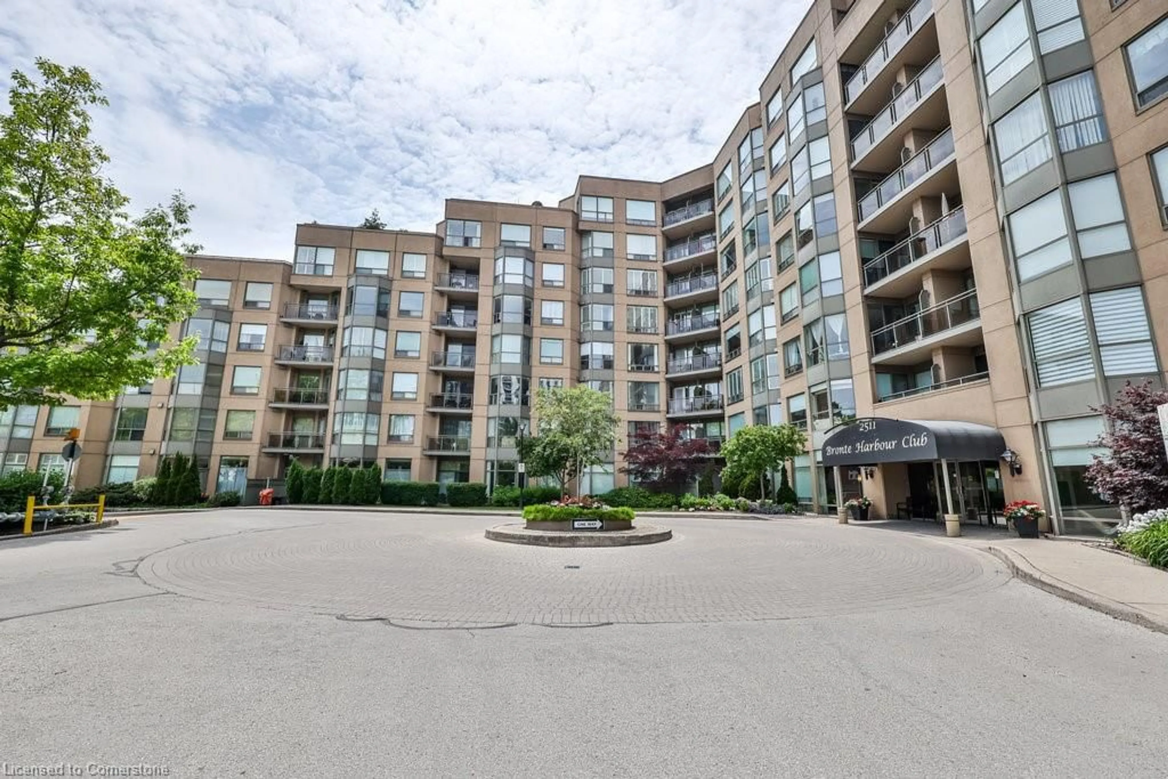 Patio, building for 2511 Lakeshore Rd #411, Oakville Ontario L6L 6L9