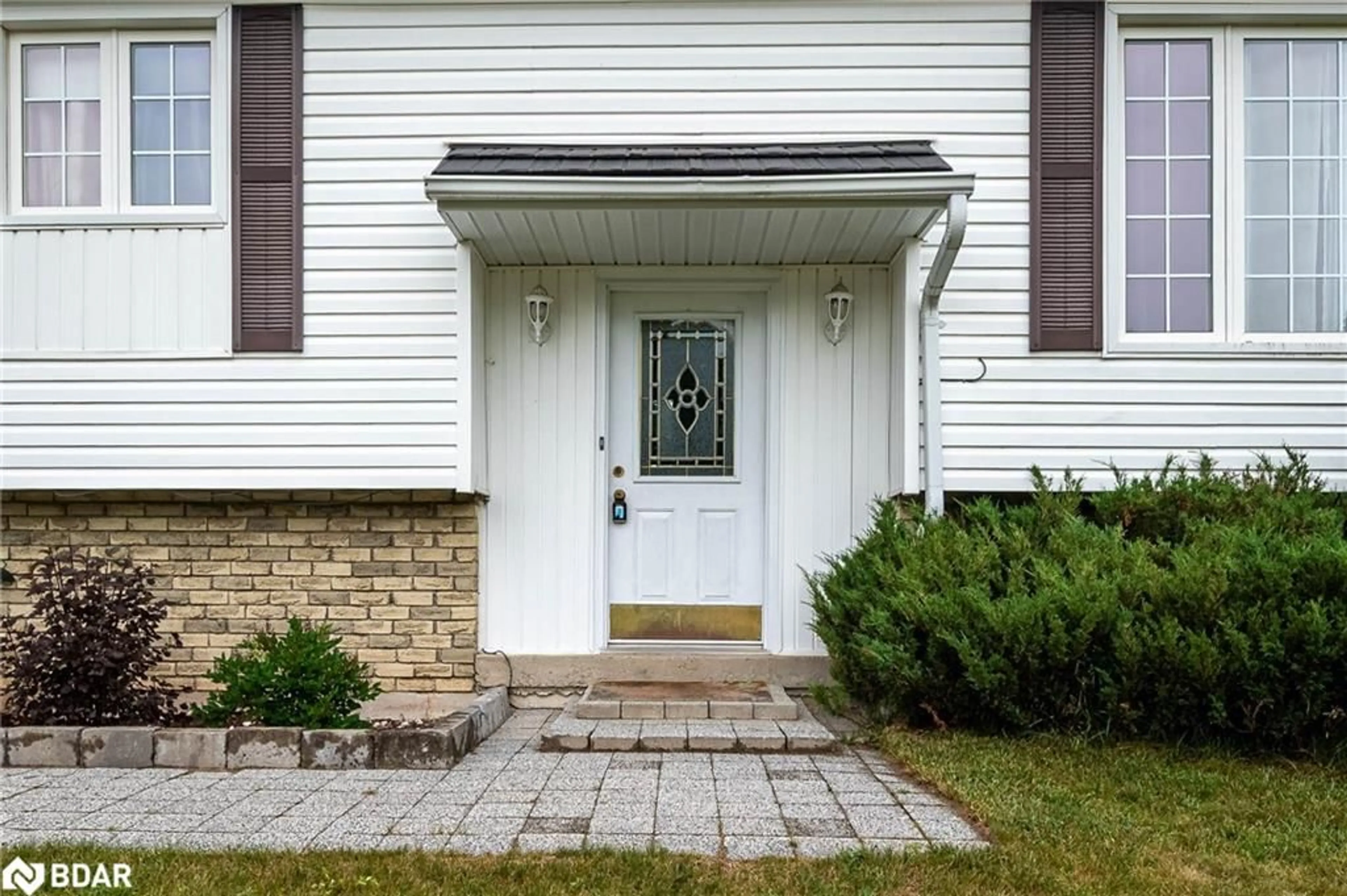 Home with vinyl exterior material, street for 18 Princess Dr, Lisle Ontario L0M 1M0