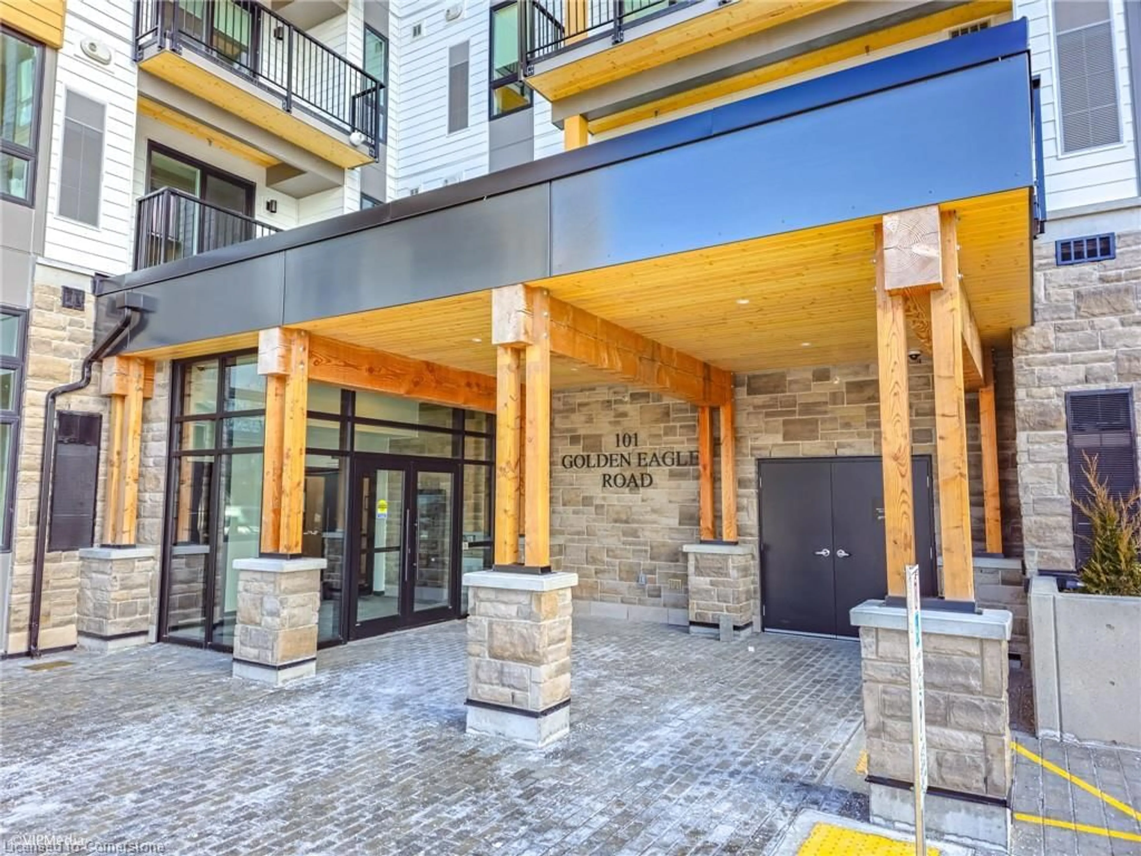 Indoor foyer for 101 Golden Eagle Rd #608, Waterloo Ontario N2V 0H4