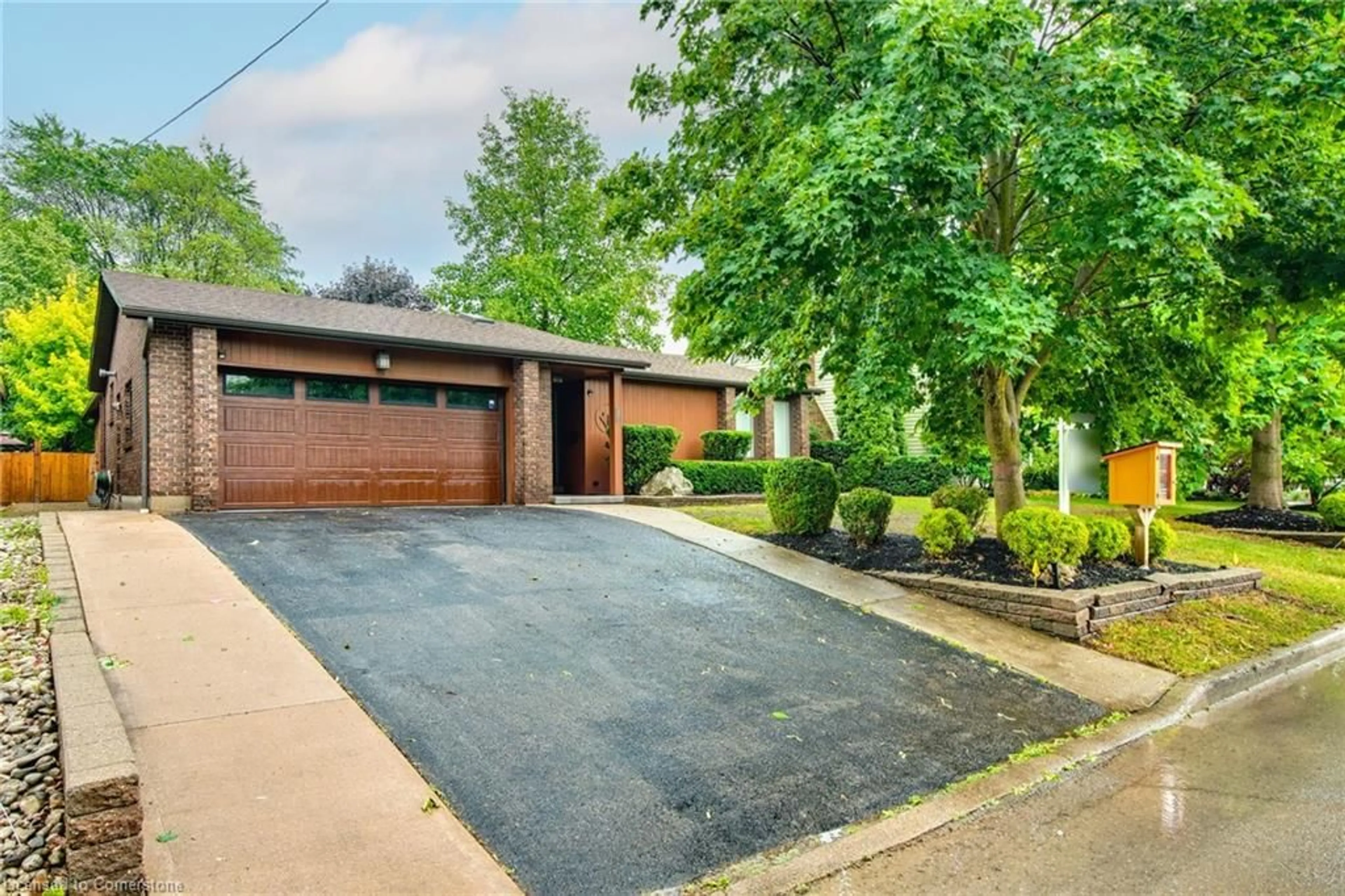 Home with brick exterior material, street for 65 Hillcrest Ave, St. Catharines Ontario L2R 4Y4