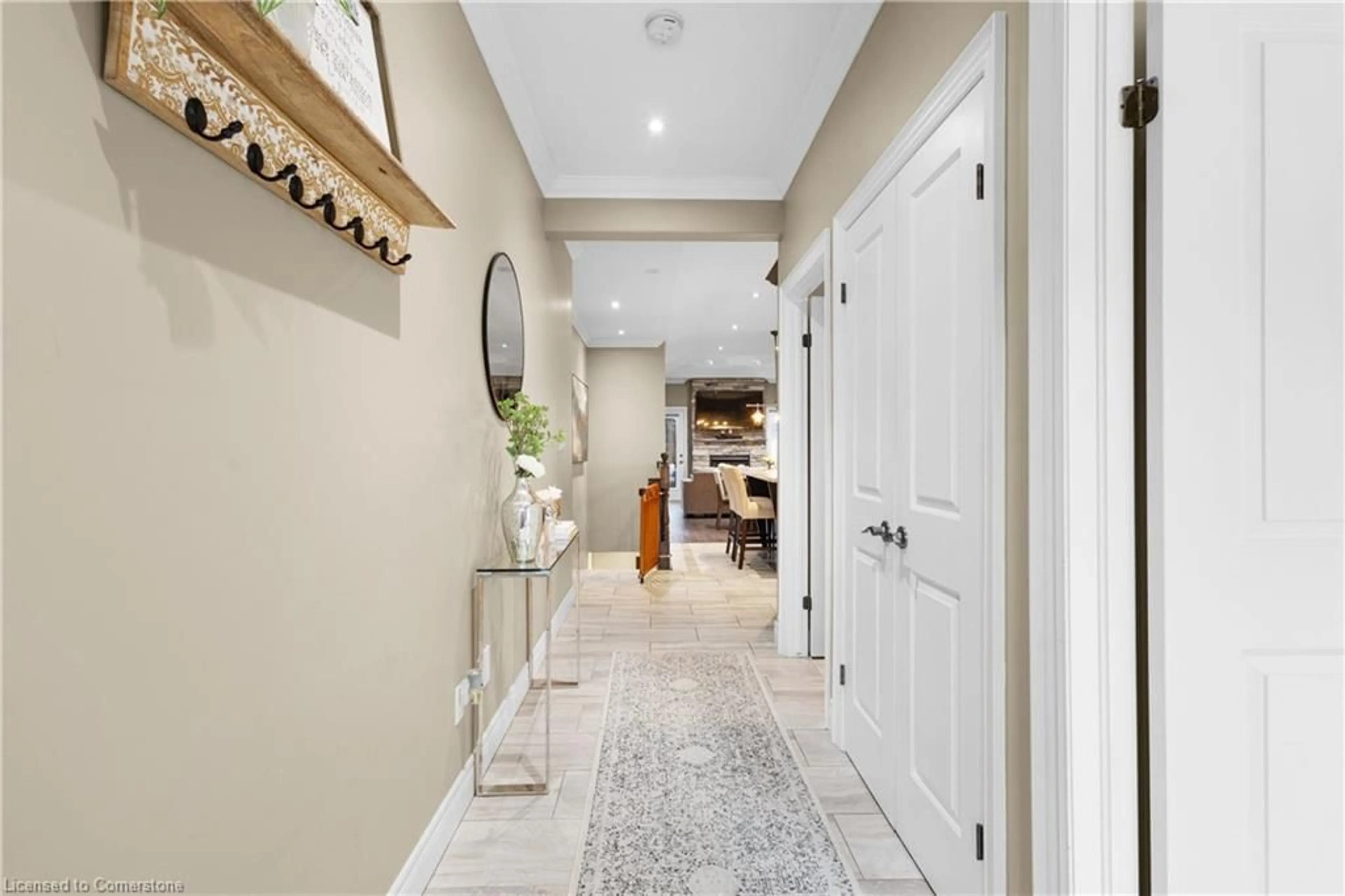 Indoor entryway for 40 Banks St, Brantford Ontario N3T 0H7