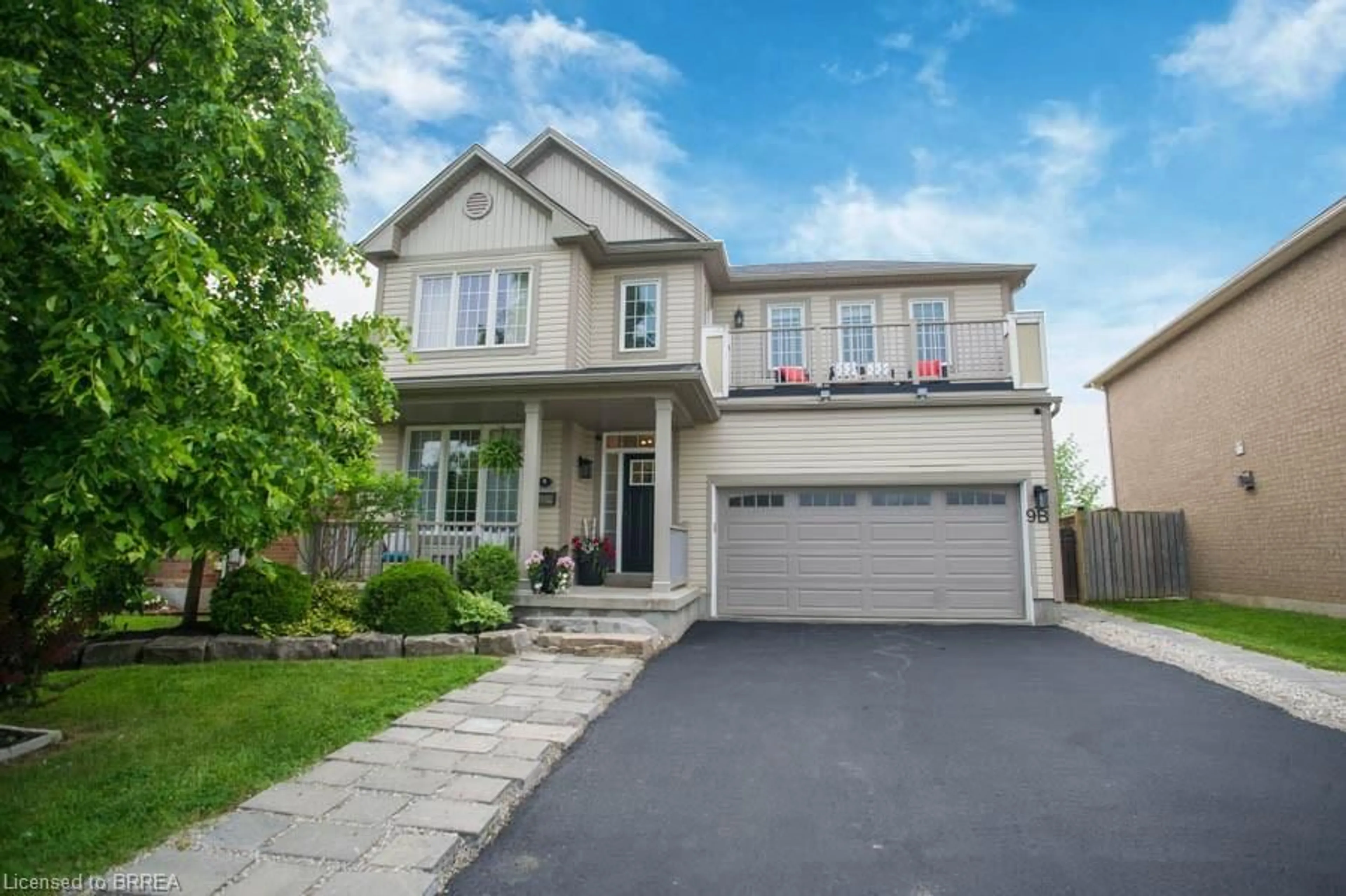 Home with vinyl exterior material, street for 9 Waldie Cres, Brantford Ontario N3T 0B7
