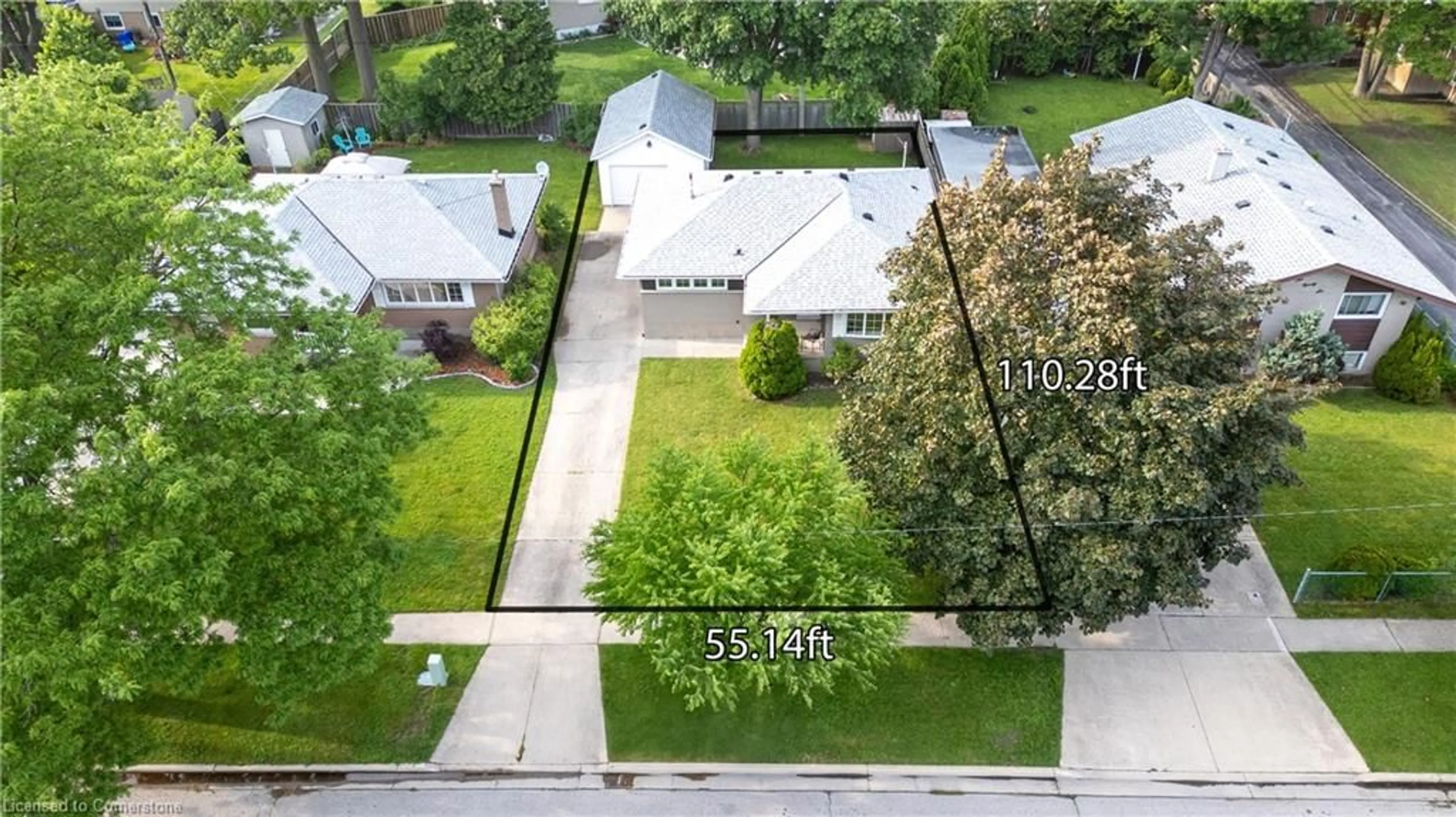 A pic from outside/outdoor area/front of a property/back of a property/a pic from drone, street for 1092 Leckie Dr, Sarnia Ontario N7S 1B6
