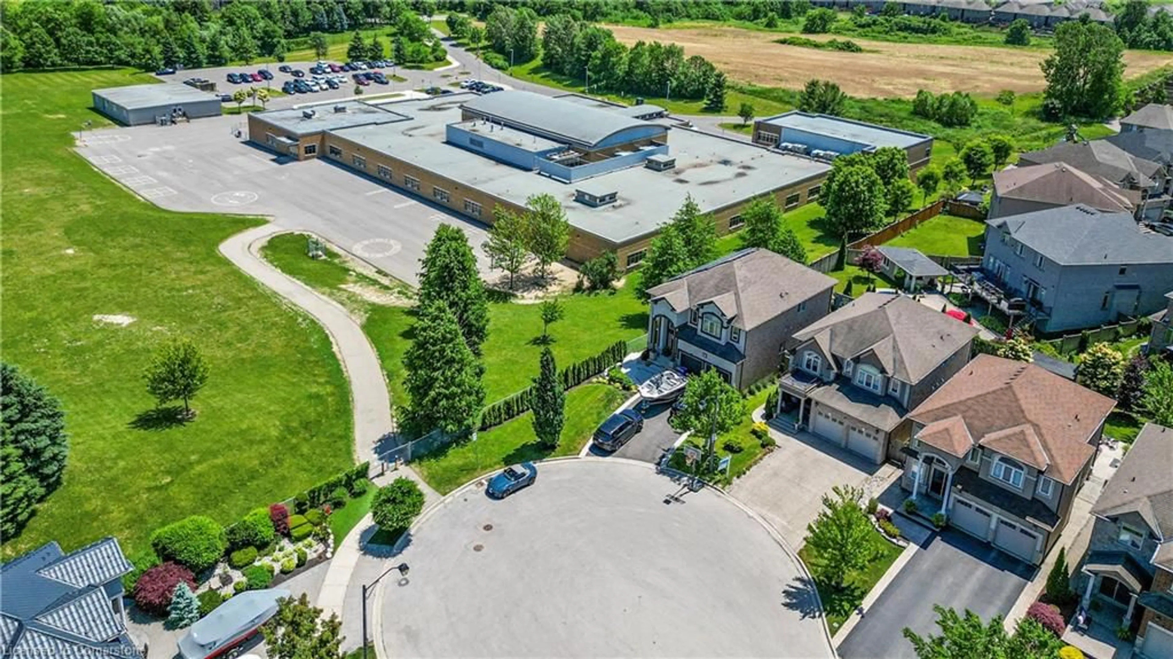 A pic from outside/outdoor area/front of a property/back of a property/a pic from drone, unknown for 24 Mona Lisa Crt, Hamilton Ontario L9B 0C5