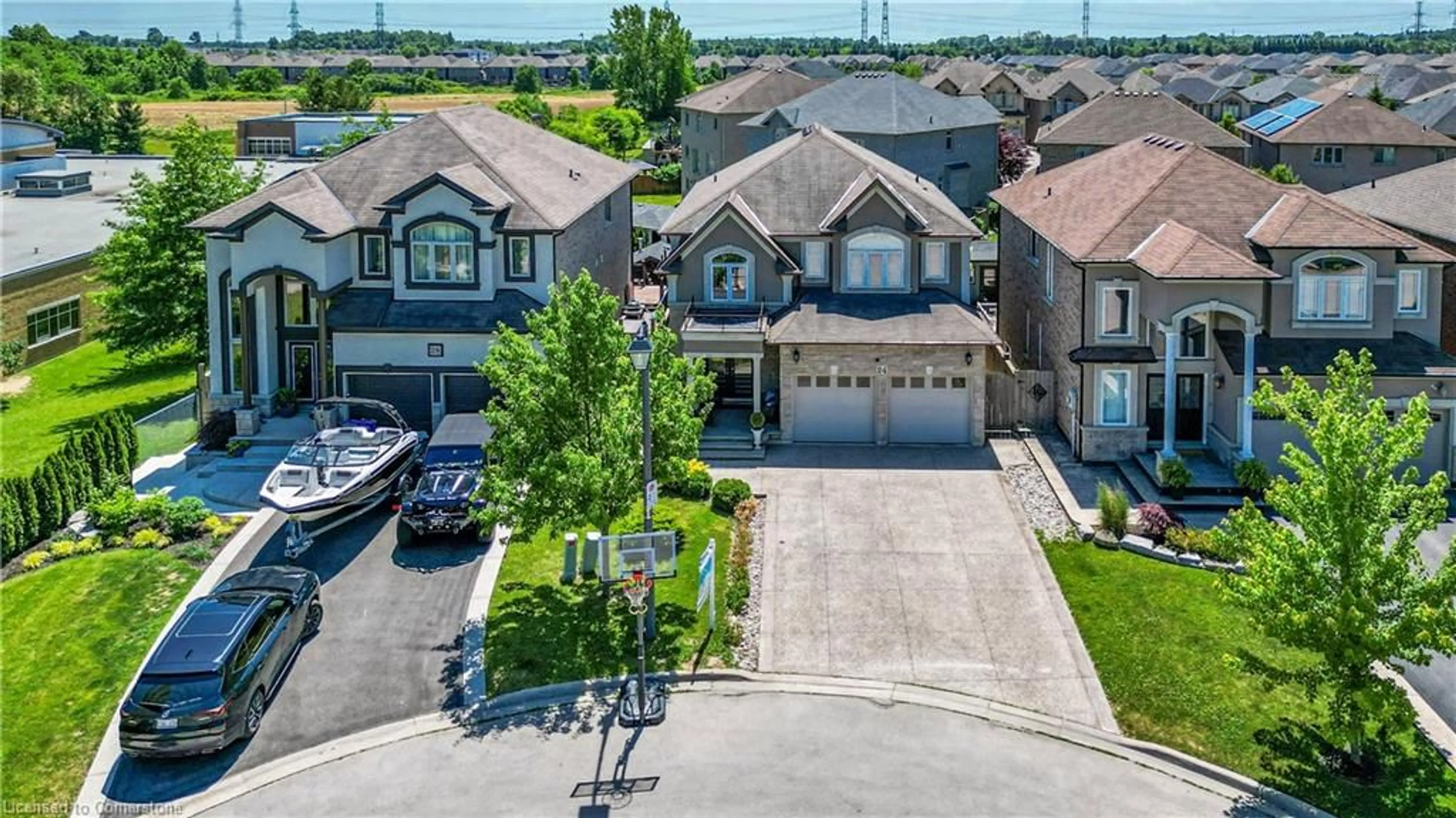 A pic from outside/outdoor area/front of a property/back of a property/a pic from drone, street for 24 Mona Lisa Crt, Hamilton Ontario L9B 0C5