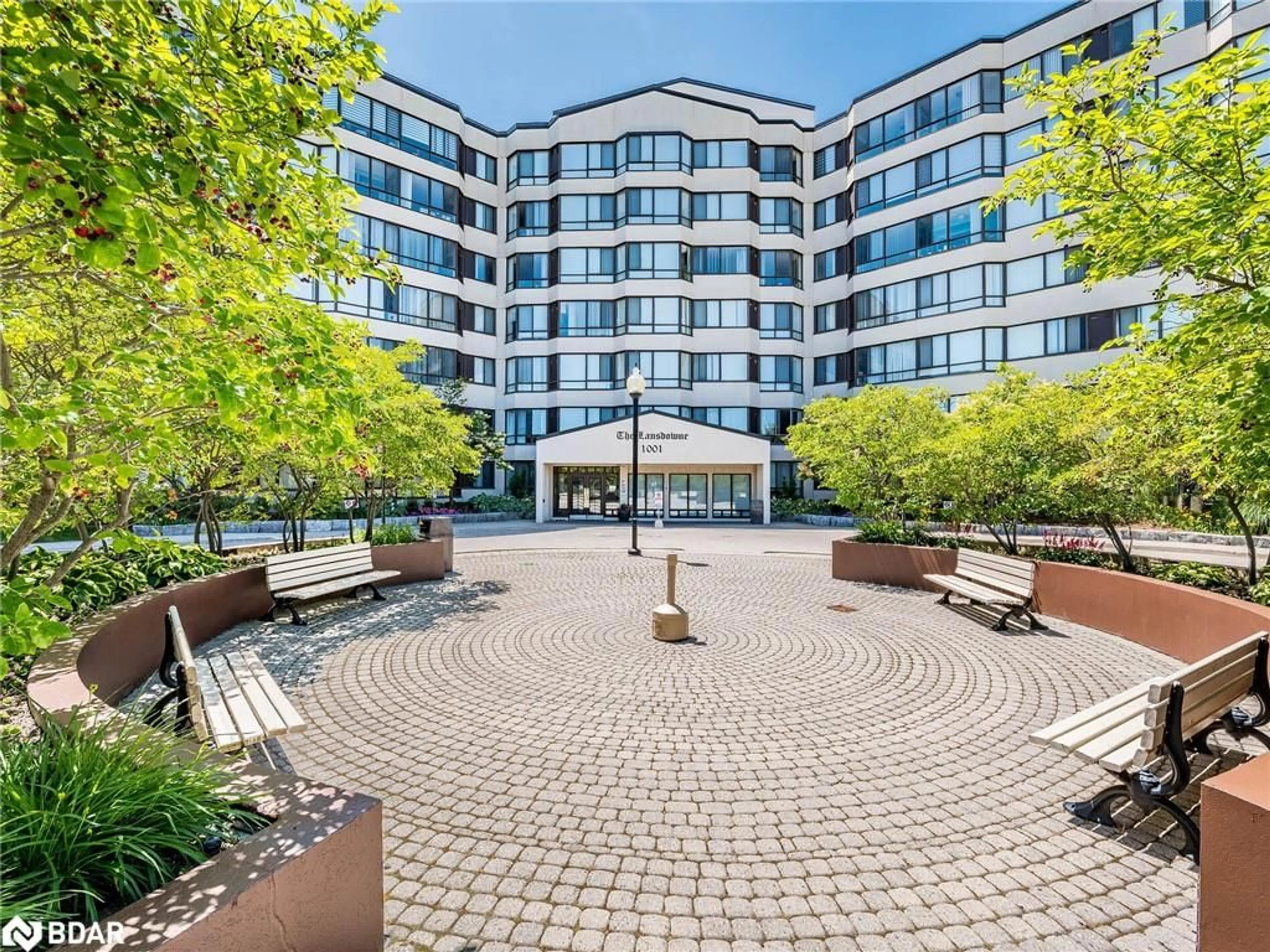 Patio, unknown for 1001 Cedarglen Gate #423, Mississauga Ontario L5C 4R2