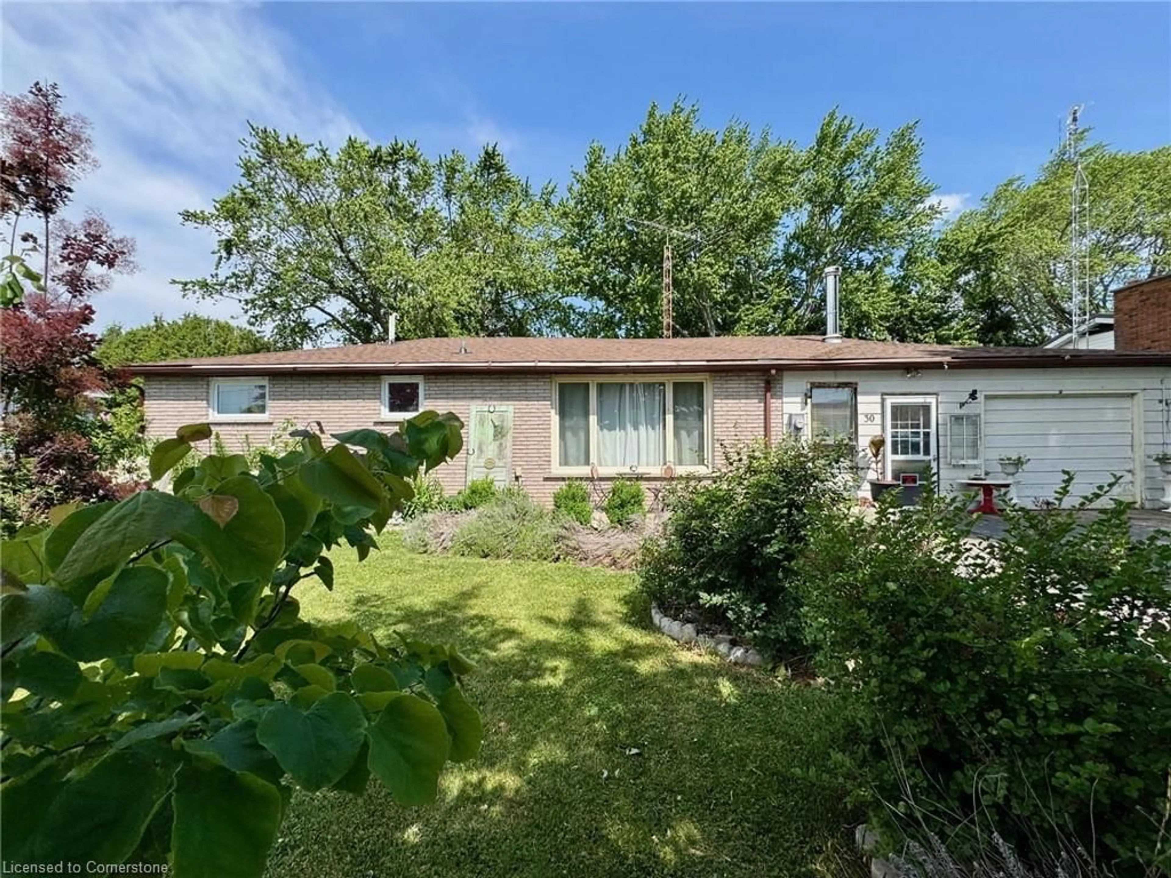 A pic from outside/outdoor area/front of a property/back of a property/a pic from drone, unknown for 30 Bee St, Booth's Harbour Ontario N0E 1P0