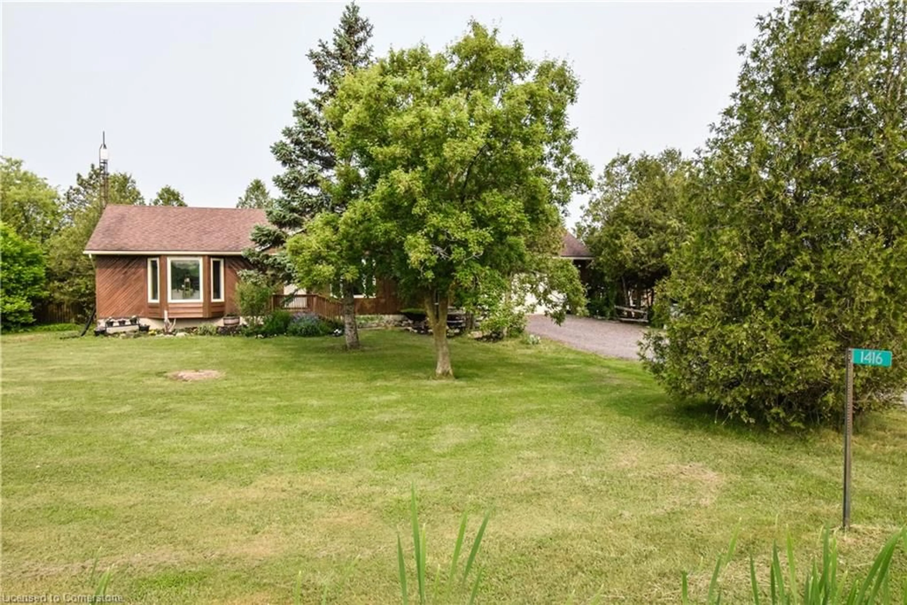 A pic from outside/outdoor area/front of a property/back of a property/a pic from drone, unknown for 1416 Caistor Gainsboro Townline Rd, West Lincoln Ontario L0R 2A0