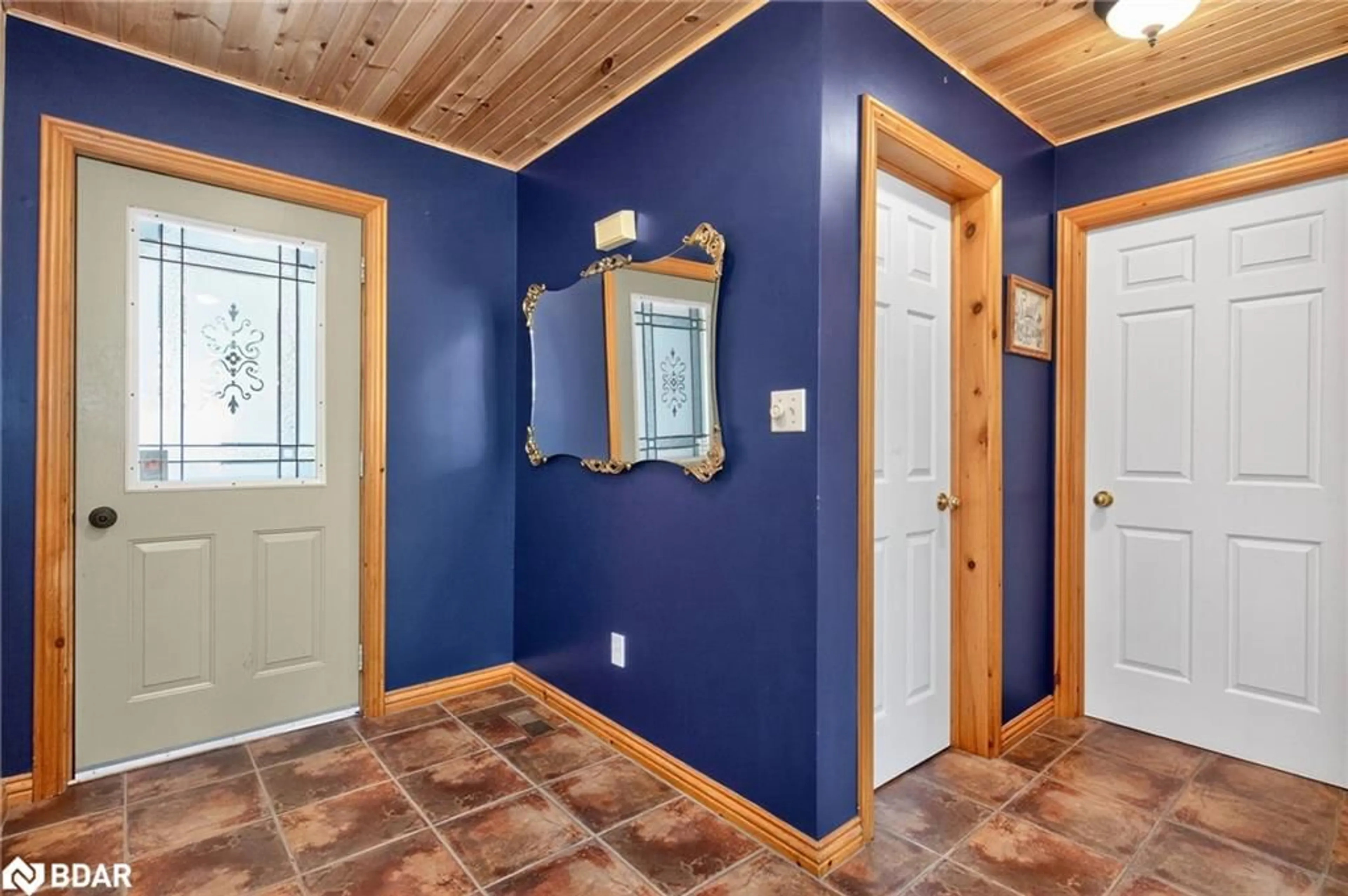 Indoor entryway for 25 Cathedral Pines Rd, Barrie Ontario L4M 4Y8