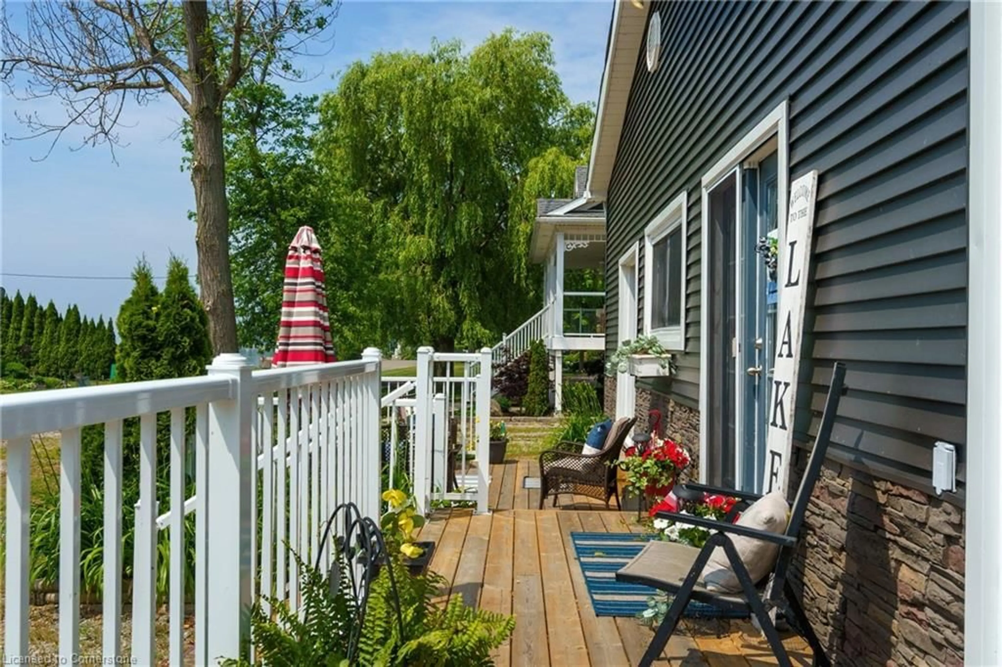 Patio, street for 87 Lakeshore Rd, Selkirk Ontario N0A 1N3