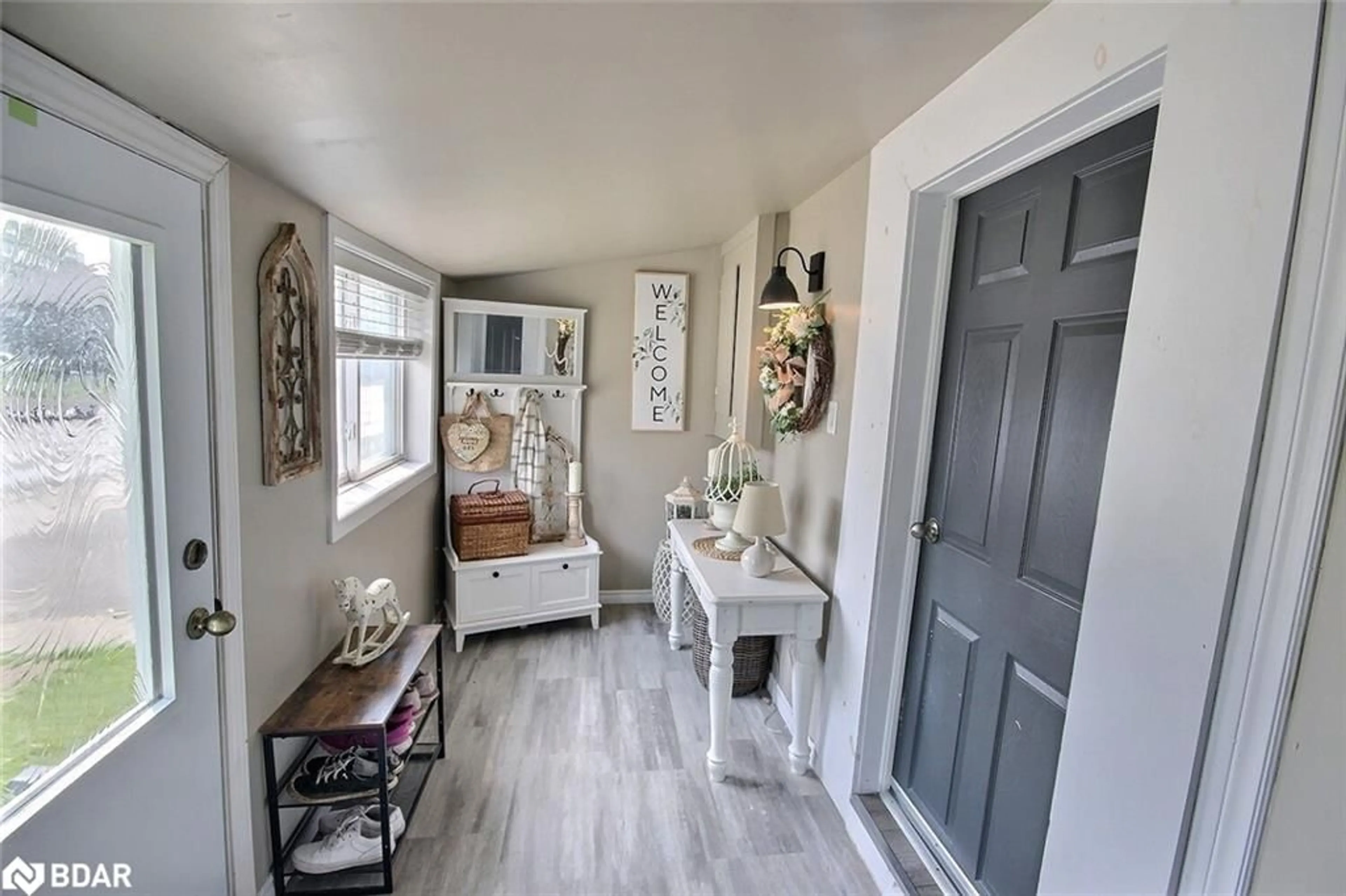 Indoor entryway for 68 Water St, Trenton Ontario K8V 4M3
