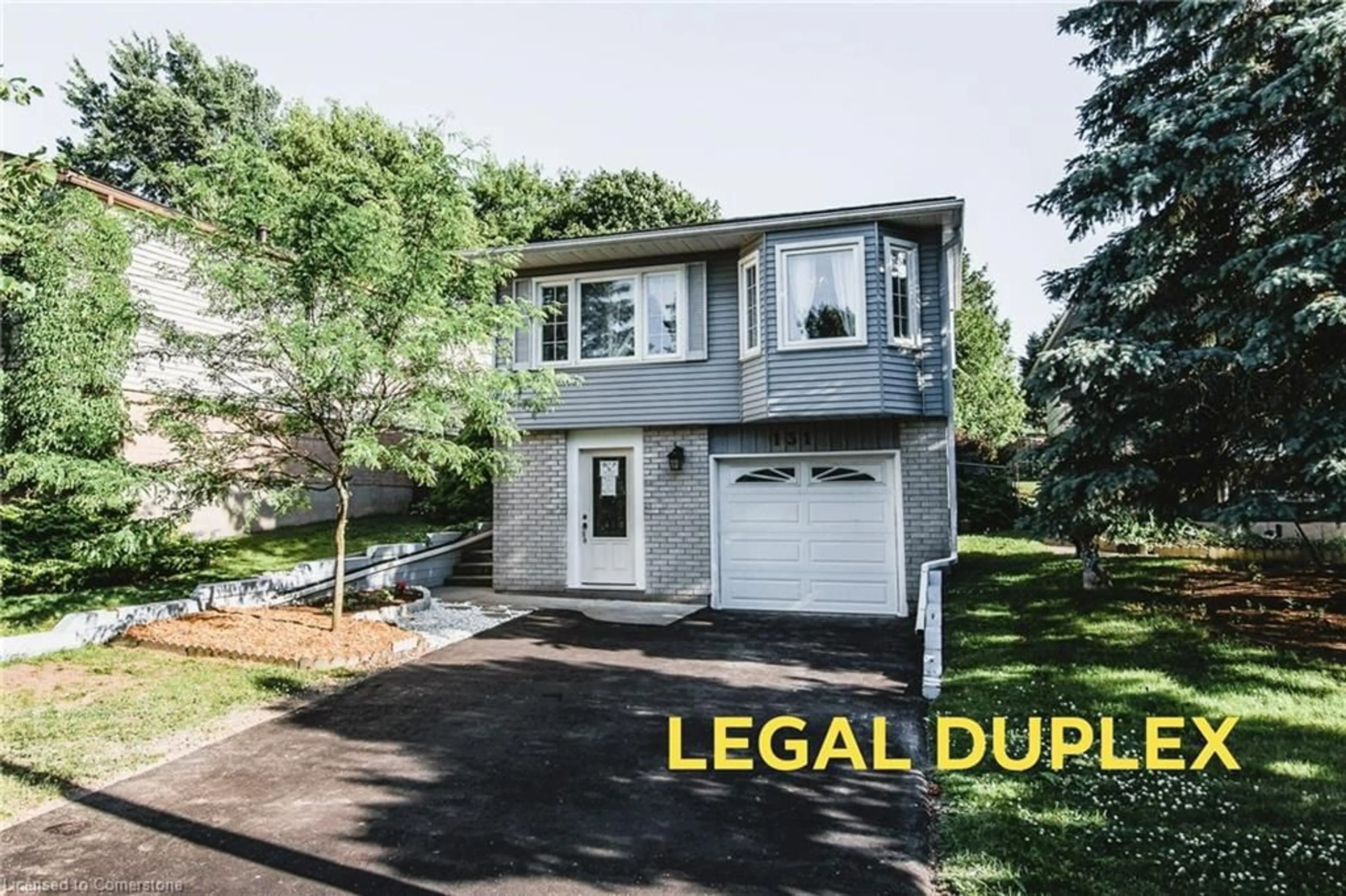 A pic from outside/outdoor area/front of a property/back of a property/a pic from drone, street for 131 Herron Pl, Waterloo Ontario N2T 1H2