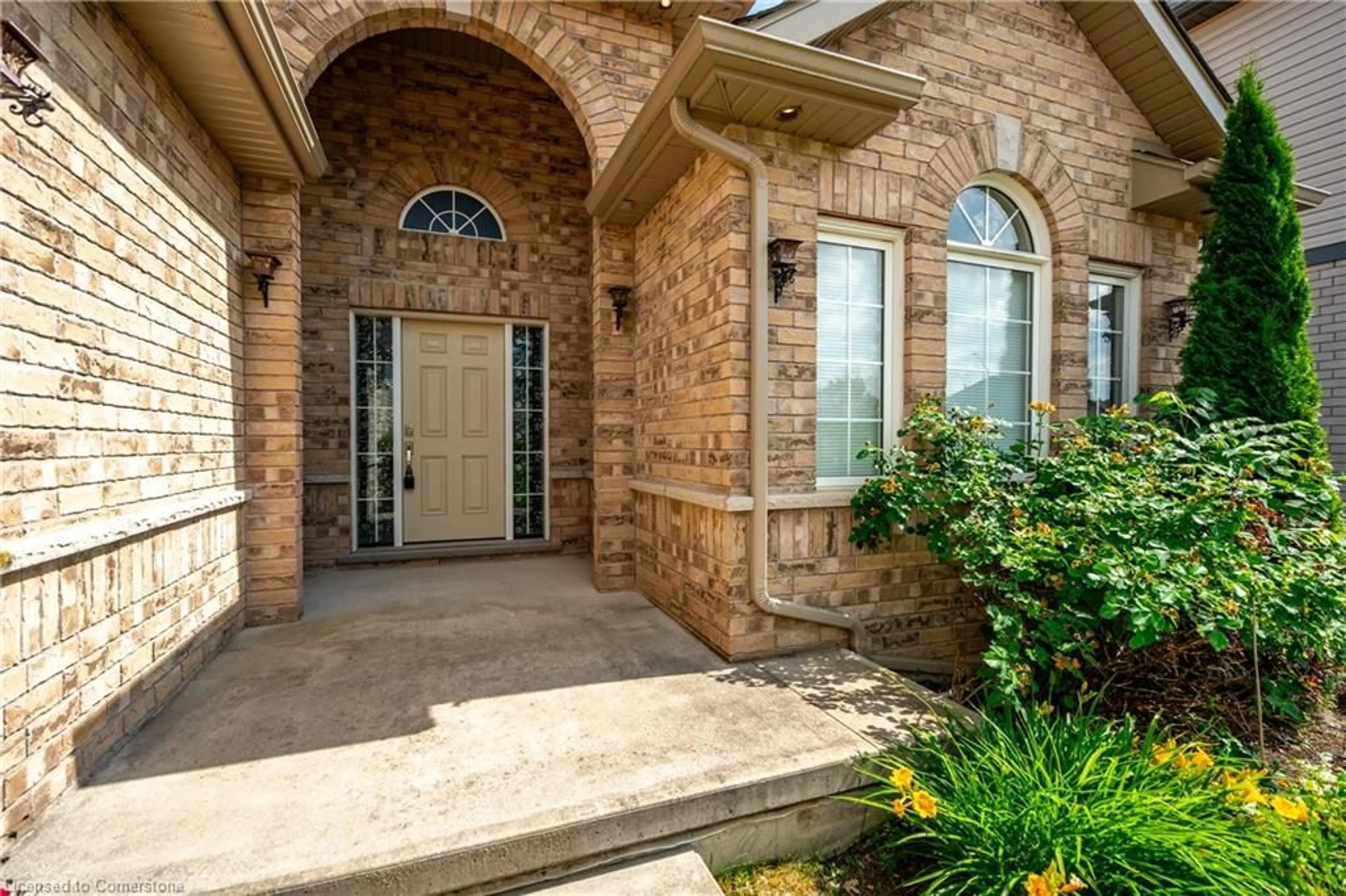 Indoor entryway for 9424 Shoveller Dr, Niagara Falls Ontario L2G 7T3