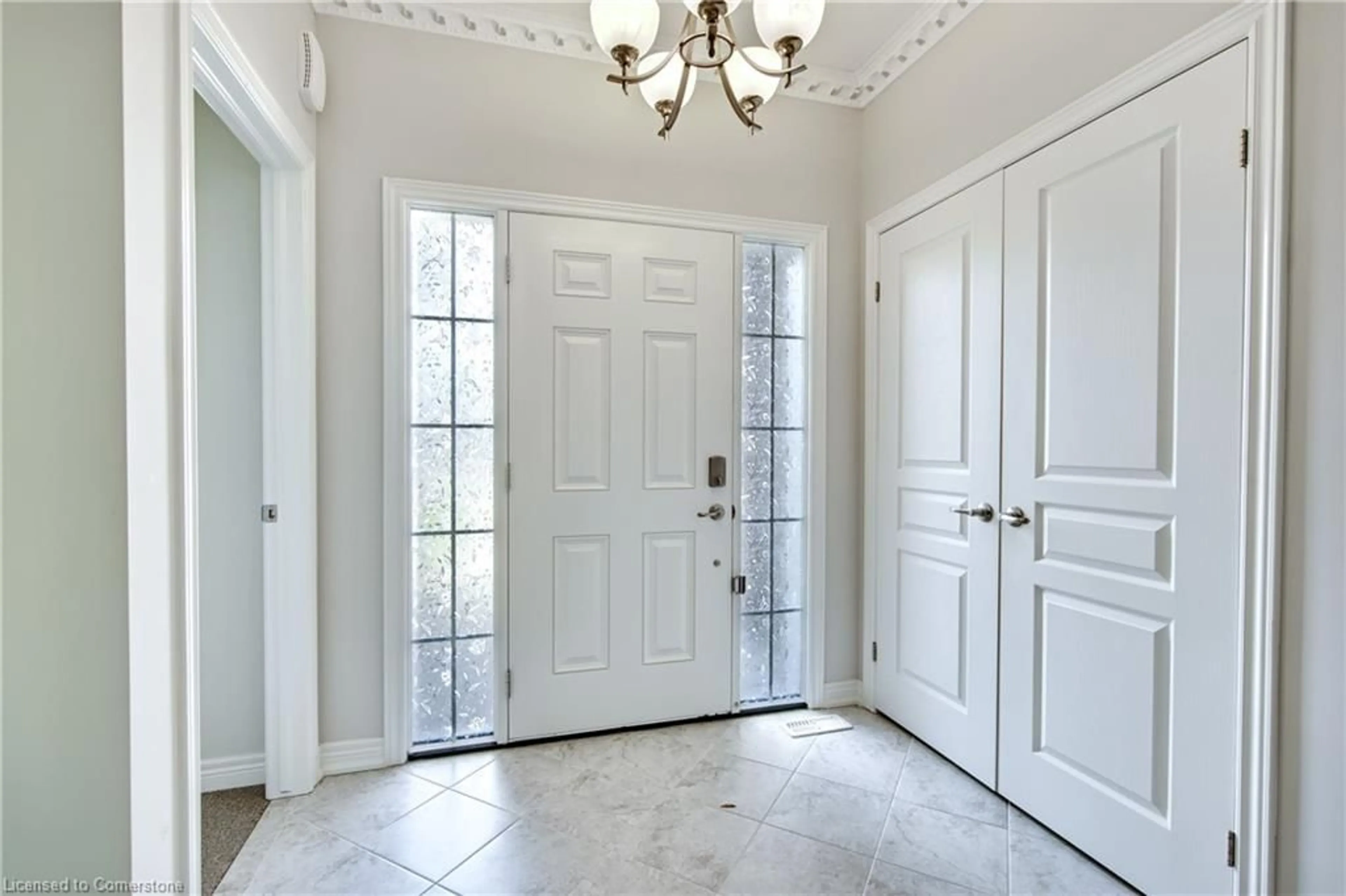 Indoor entryway for 9424 Shoveller Dr, Niagara Falls Ontario L2G 7T3