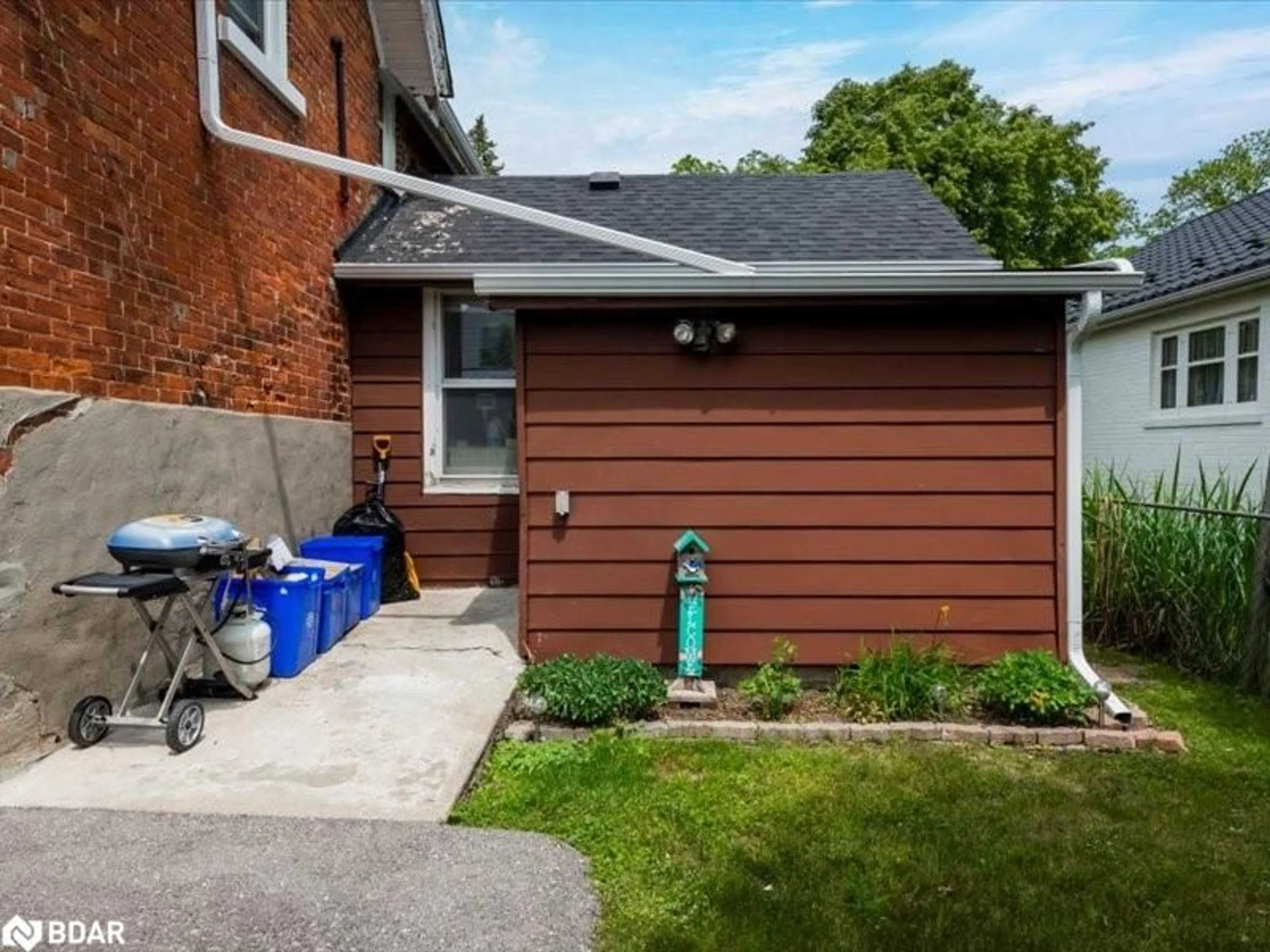 Home with brick exterior material, street for 49 Park St, Barrie Ontario L4N 1H7