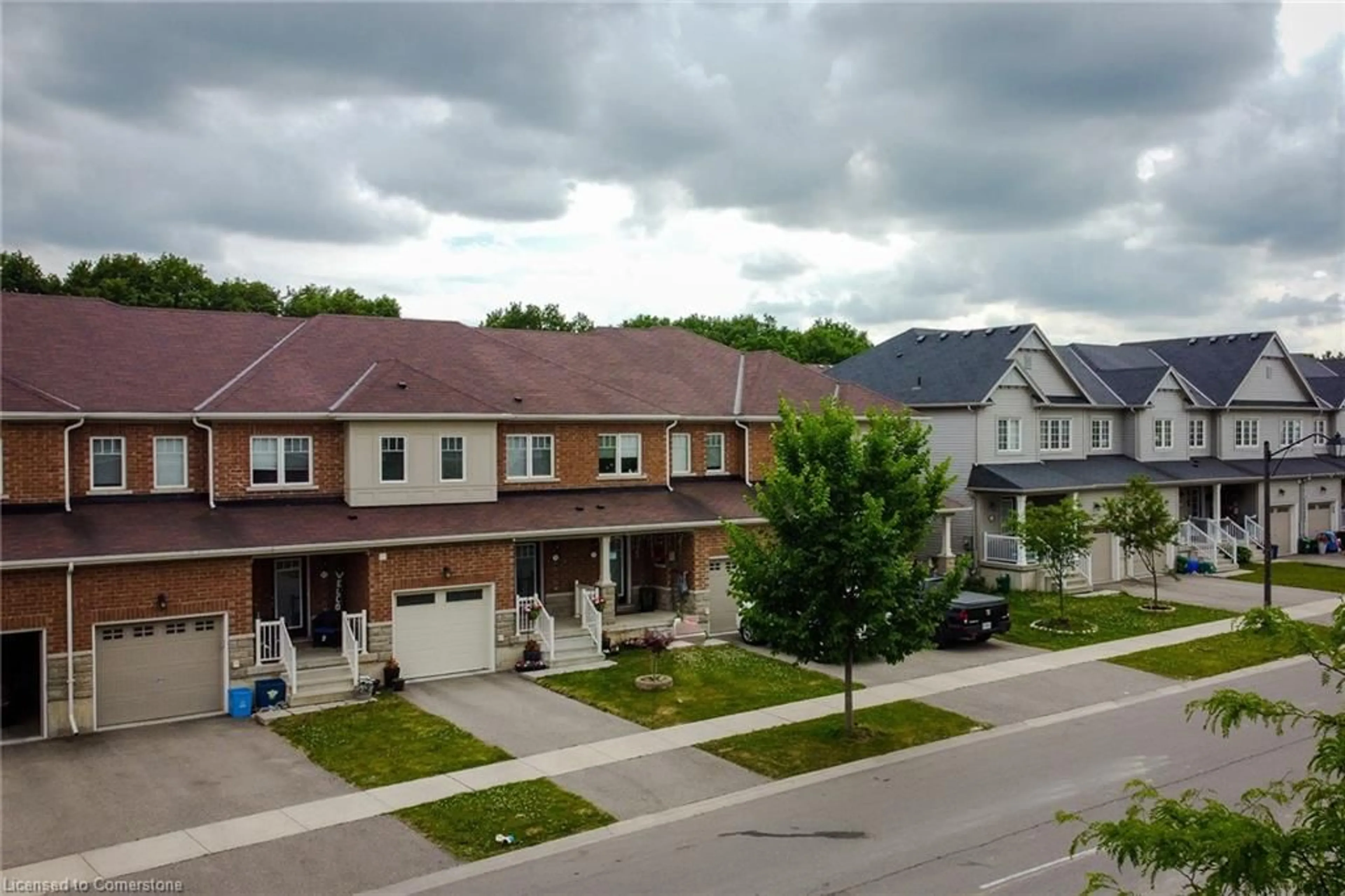 A pic from outside/outdoor area/front of a property/back of a property/a pic from drone, street for 15 Longboat Run West, Brantford Ontario N3T 0P3