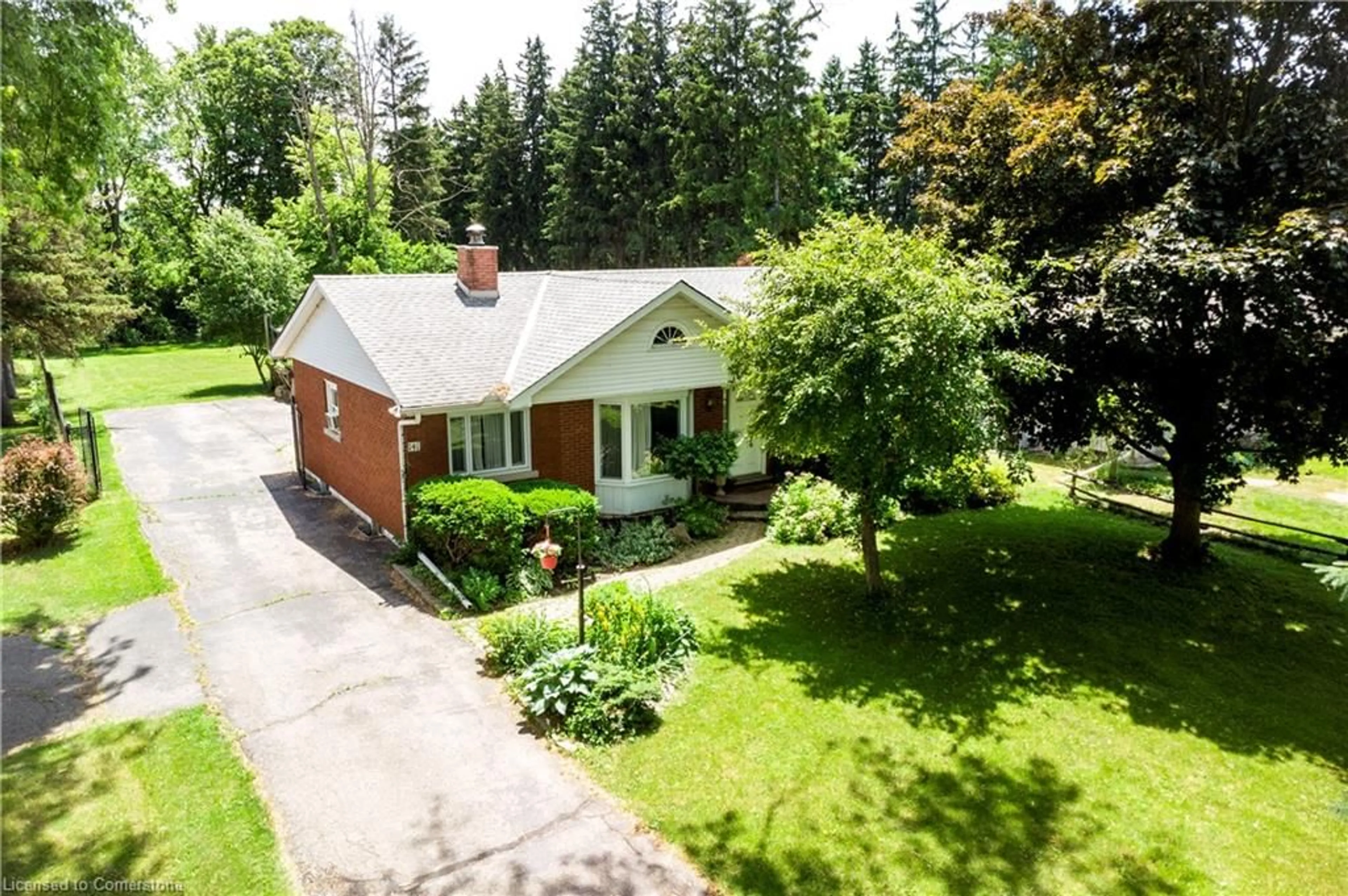 A pic from outside/outdoor area/front of a property/back of a property/a pic from drone, street for 141 Riverbank Dr, Cambridge Ontario N3H 4R6
