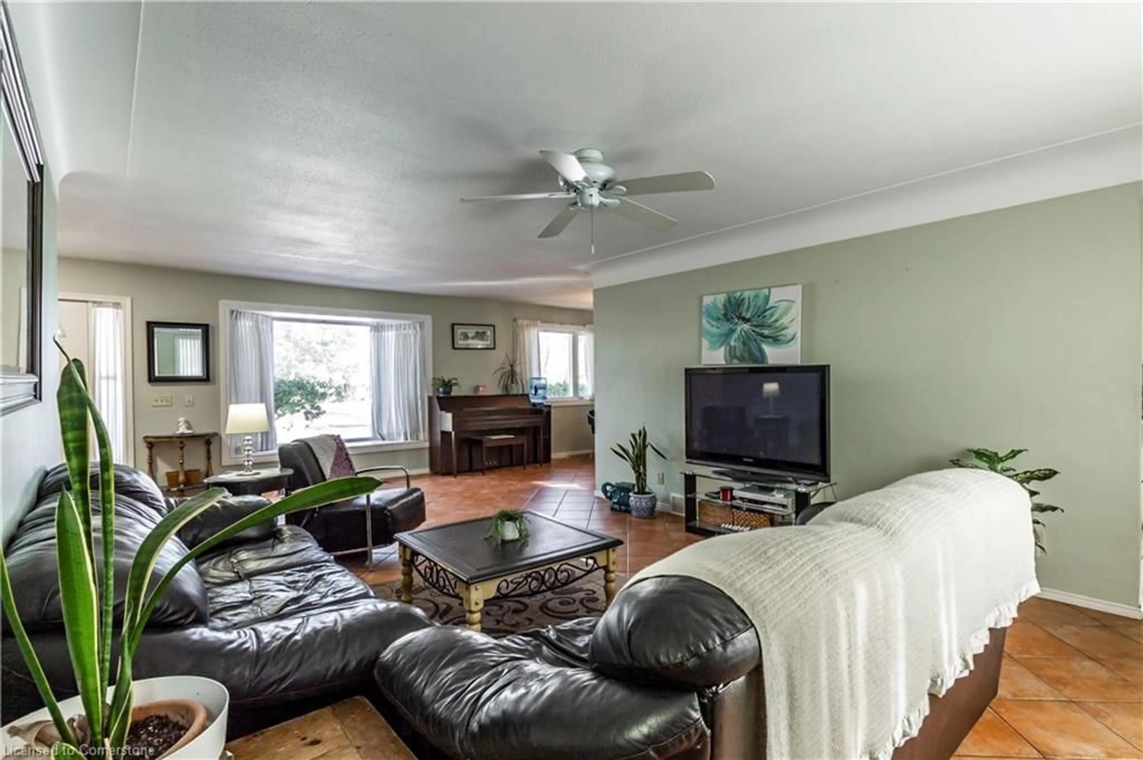 Living room with furniture, unknown for 141 Riverbank Dr, Cambridge Ontario N3H 4R6