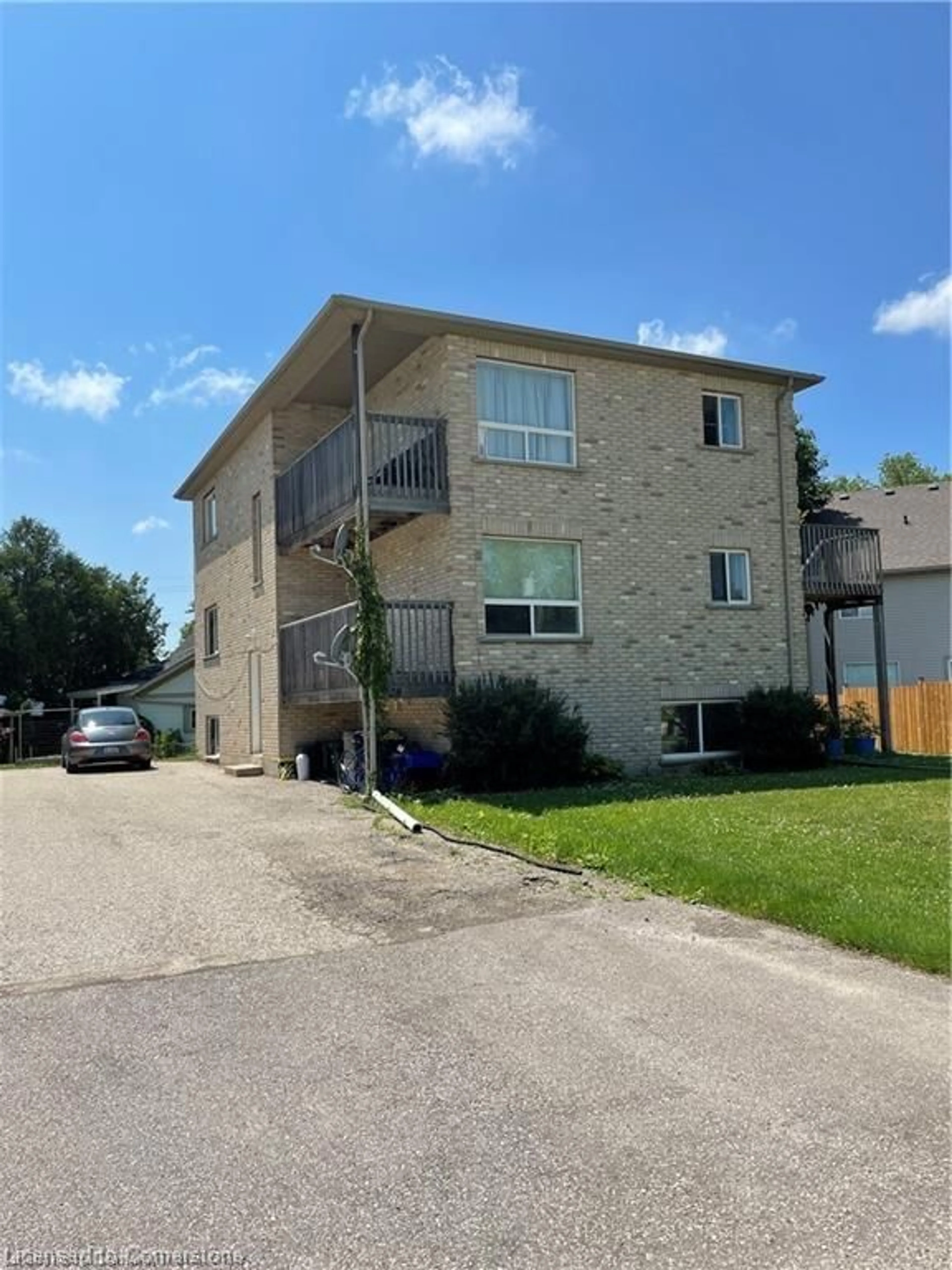 Unknown for 28 King St, New Hamburg Ontario N3A 1W3