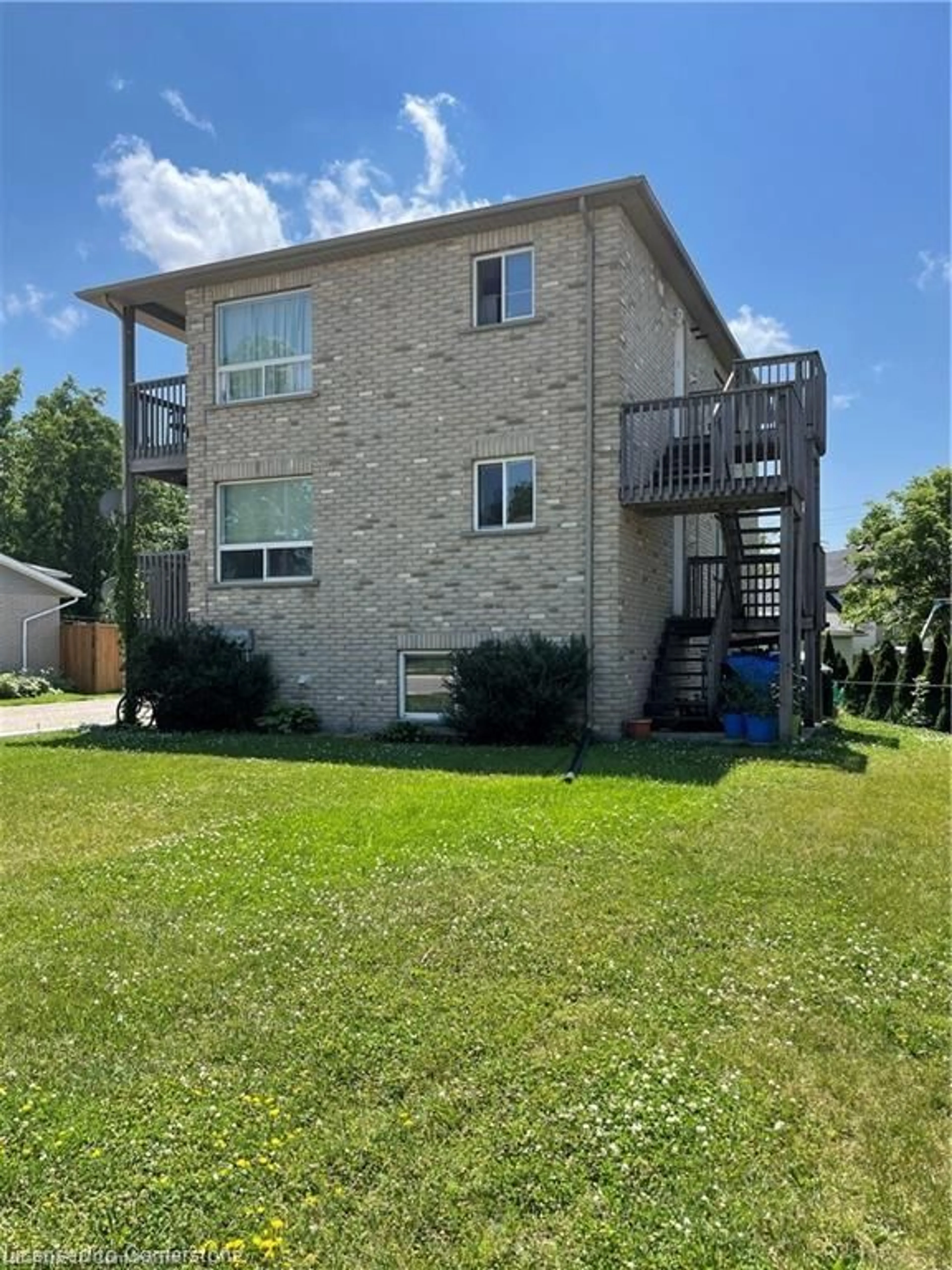 Unknown for 28 King St, New Hamburg Ontario N3A 1W3