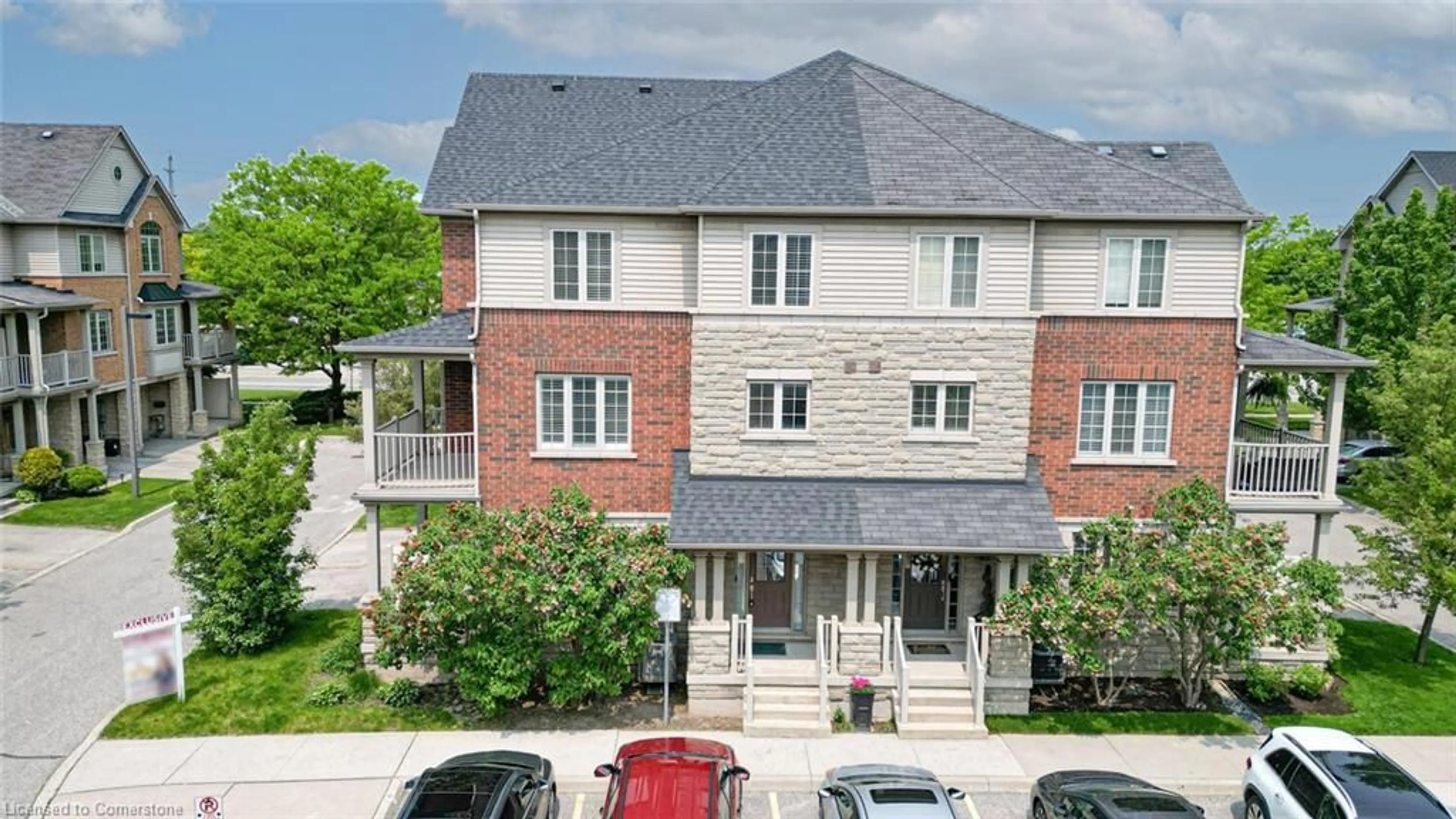 A pic from outside/outdoor area/front of a property/back of a property/a pic from drone, street for 623 Maude Common, Burlington Ontario L7L 0C7