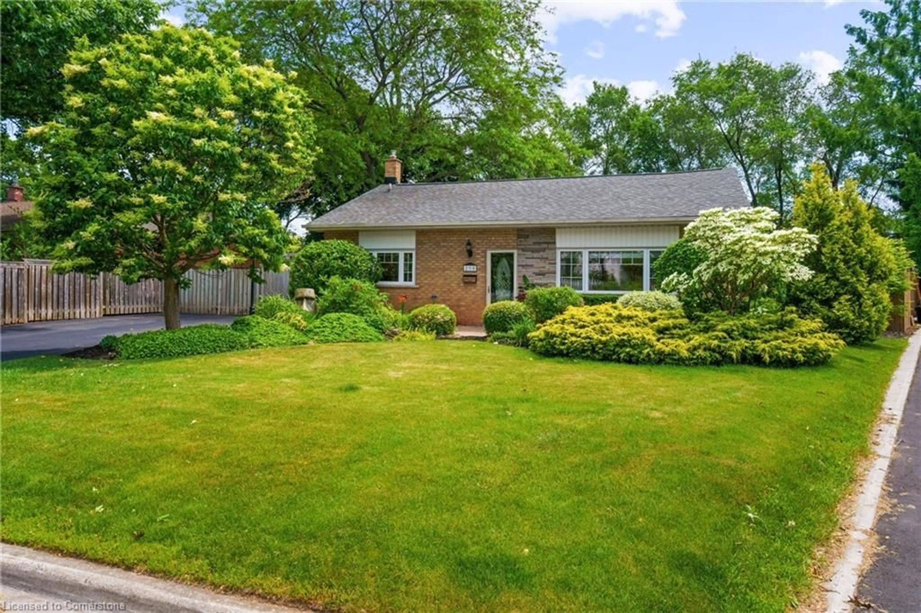Unknown for 290 Kent Cres, Burlington Ontario L7L 4T1