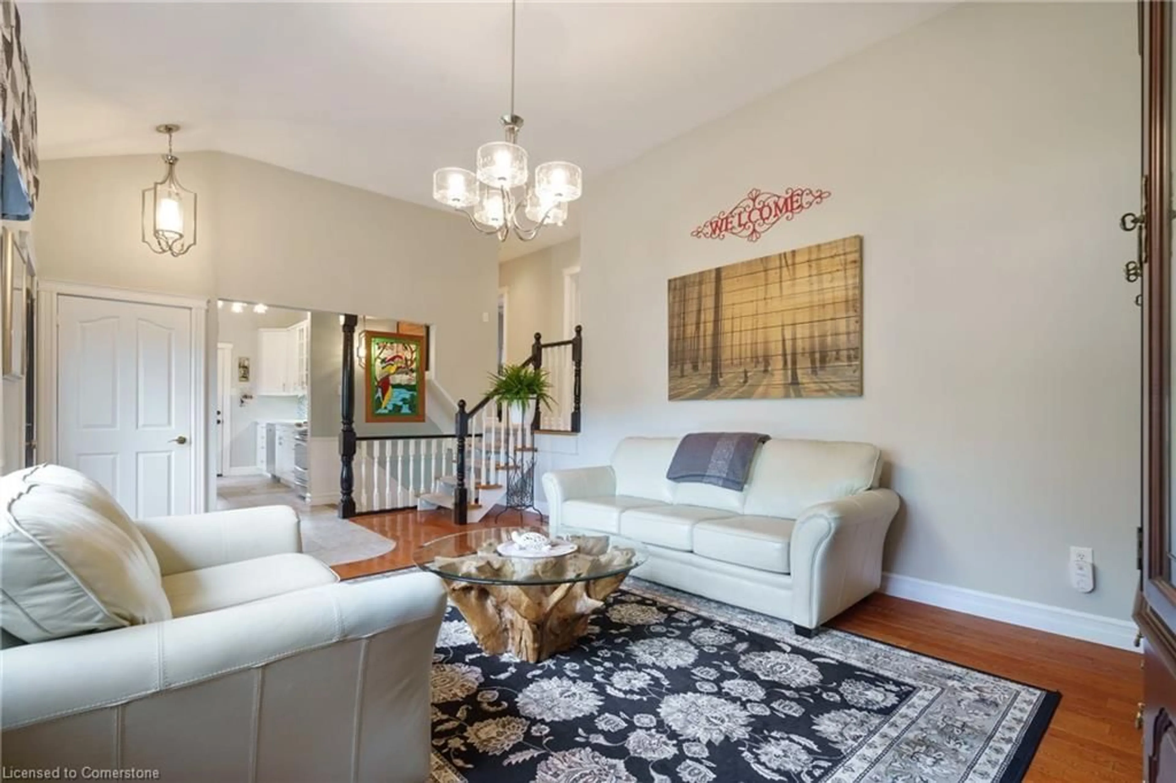 Living room with furniture, unknown for 290 Kent Cres, Burlington Ontario L7L 4T1