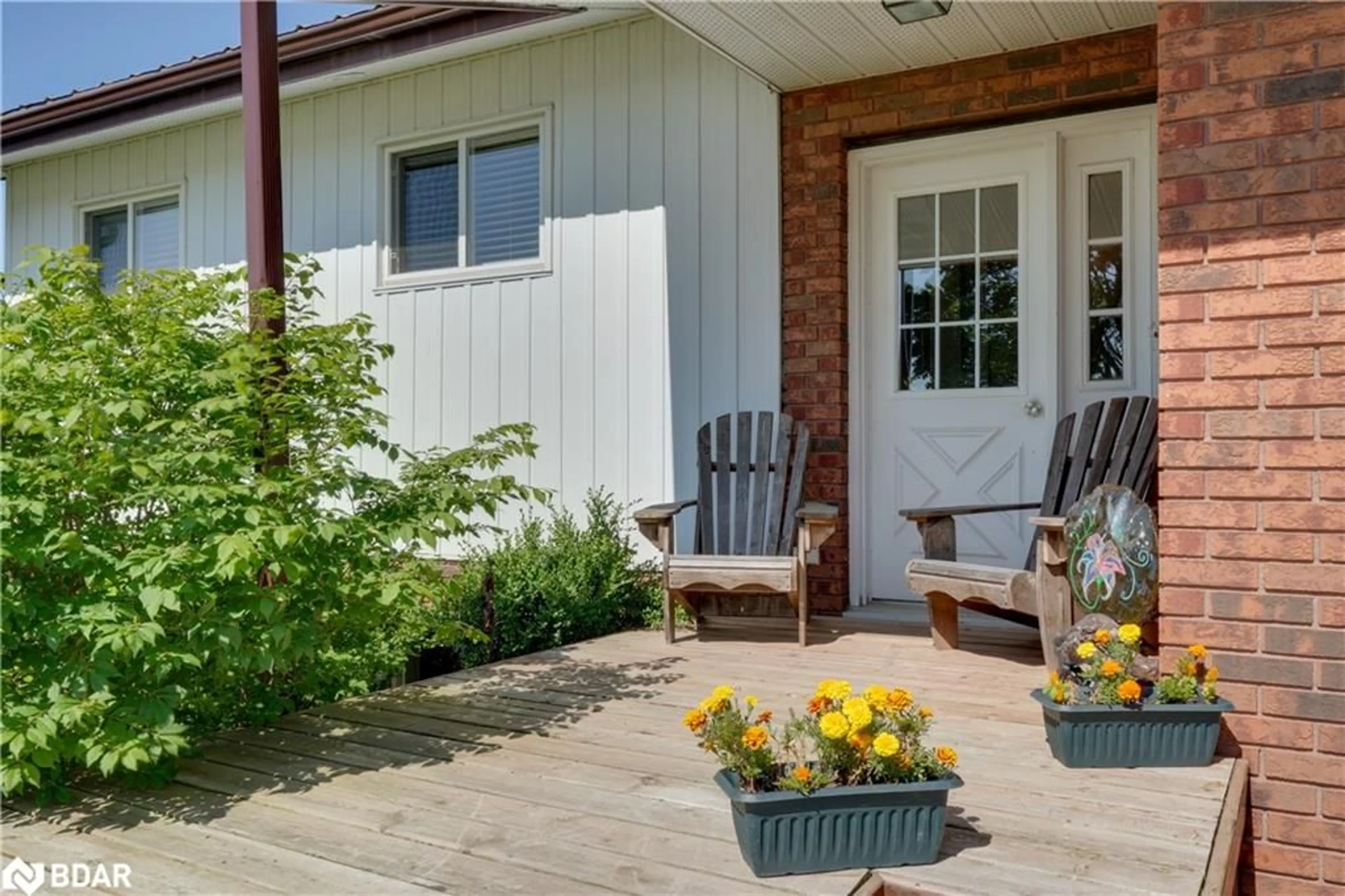 Patio, street for 558 Line 1, Shanty Bay Ontario L0L 2L0
