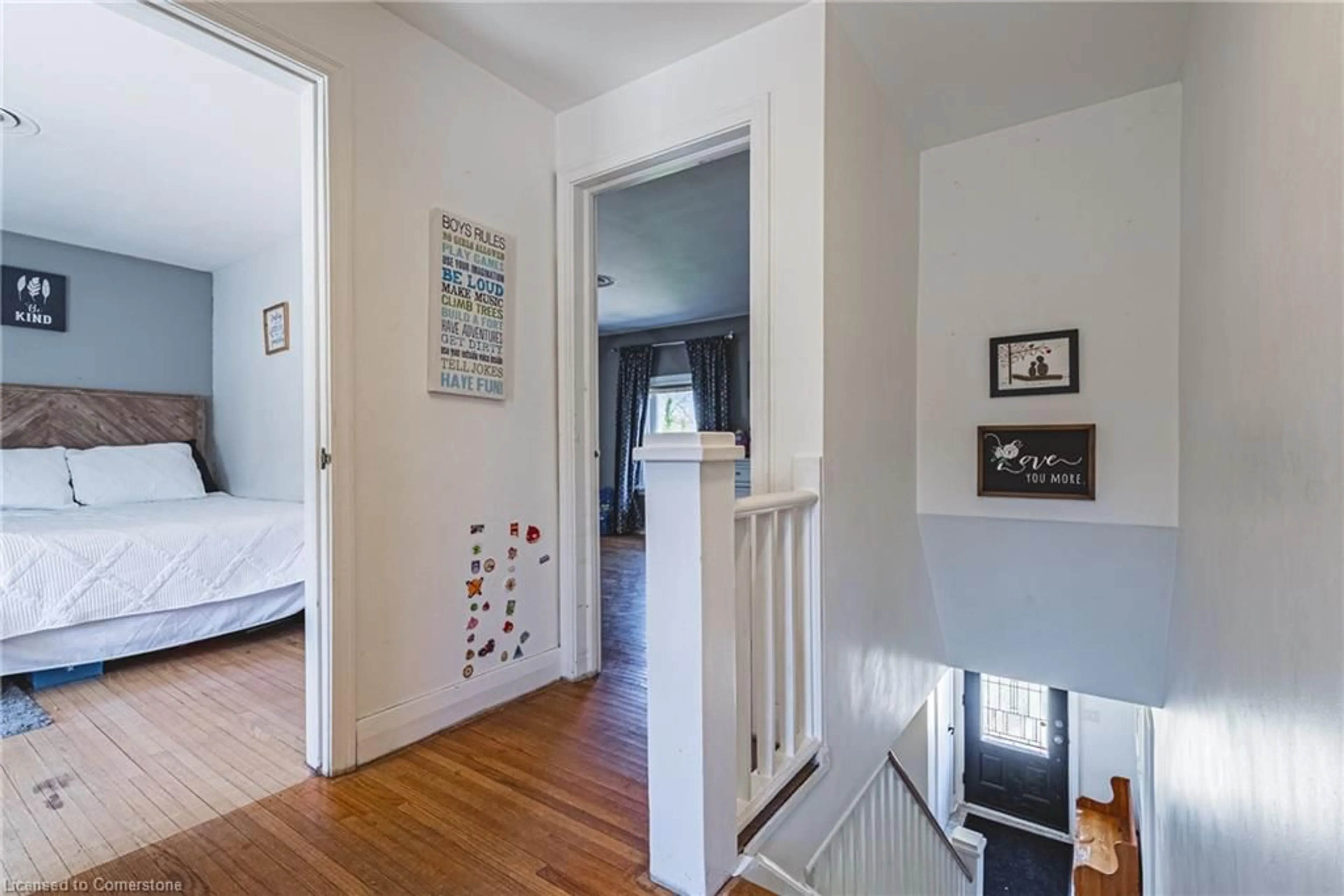 Indoor entryway for 43 Franklin St, Brantford Ontario N3R 1T2