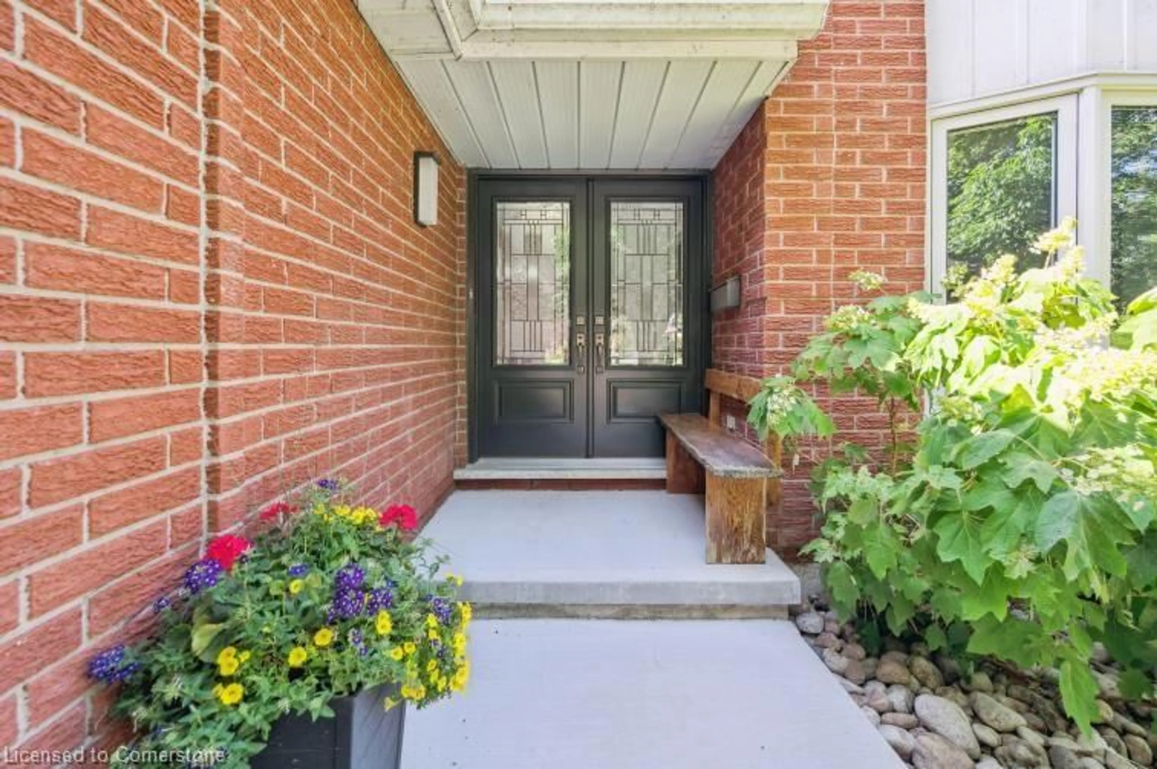Indoor entryway for 468 Clovervalley Crt, Waterloo Ontario N2T 1X4
